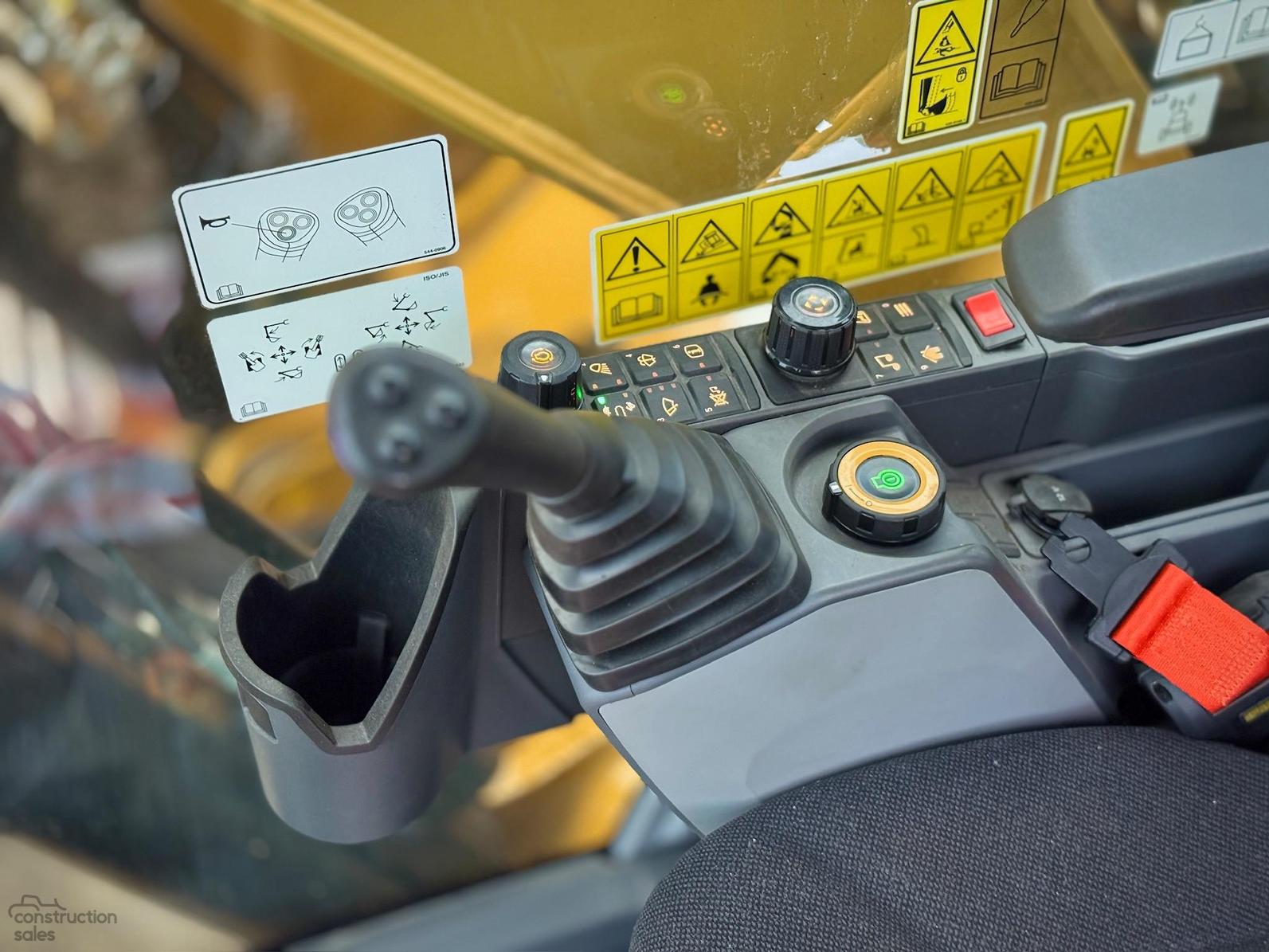 Generation-Cat 320 Medium excavators-interior