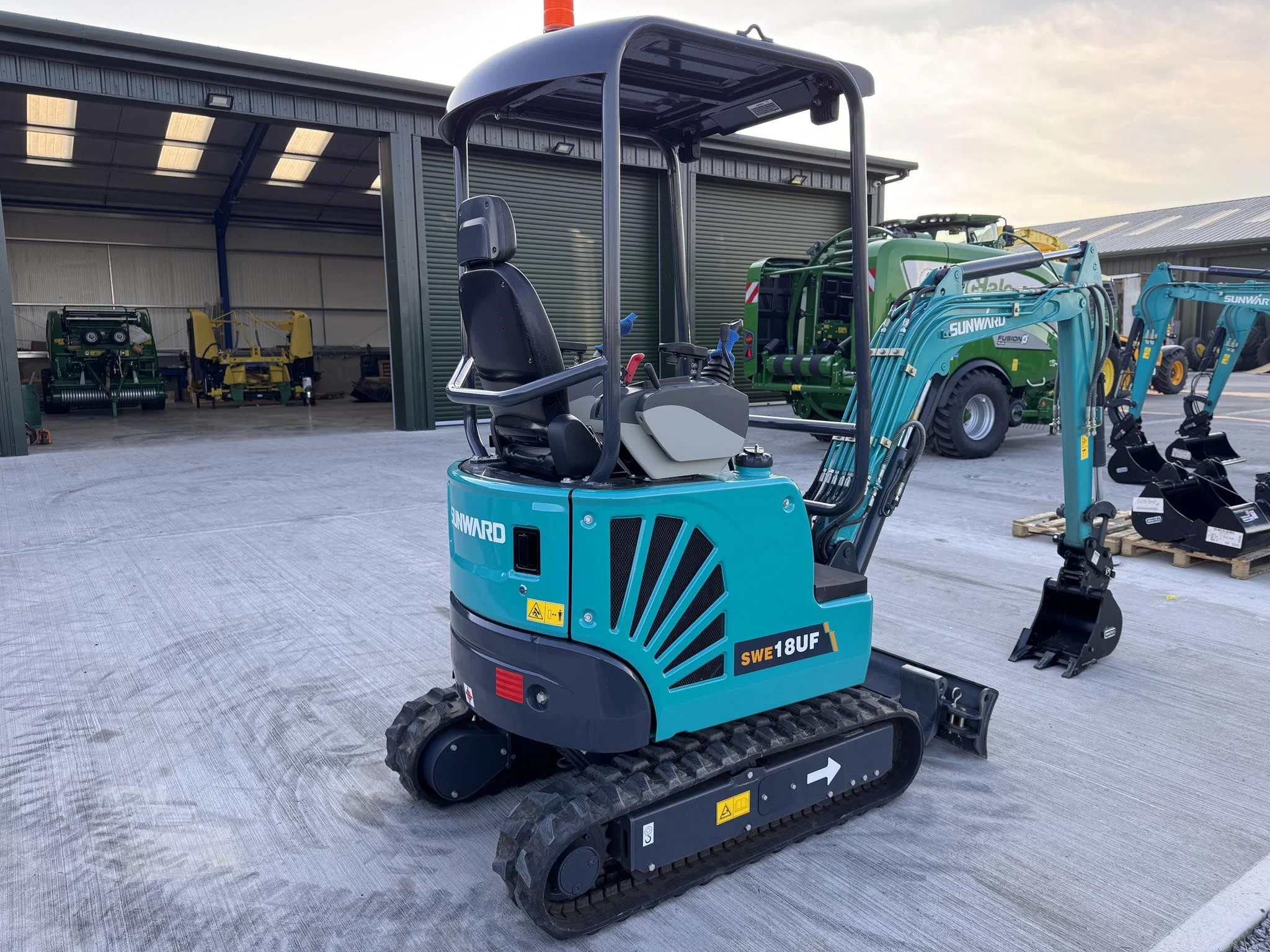 Generation-Sunward SWE18 Mini excavators-exterior