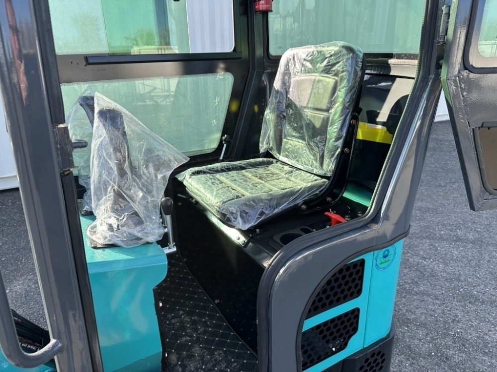 Generation-AGT QH13 Mini excavators-interior