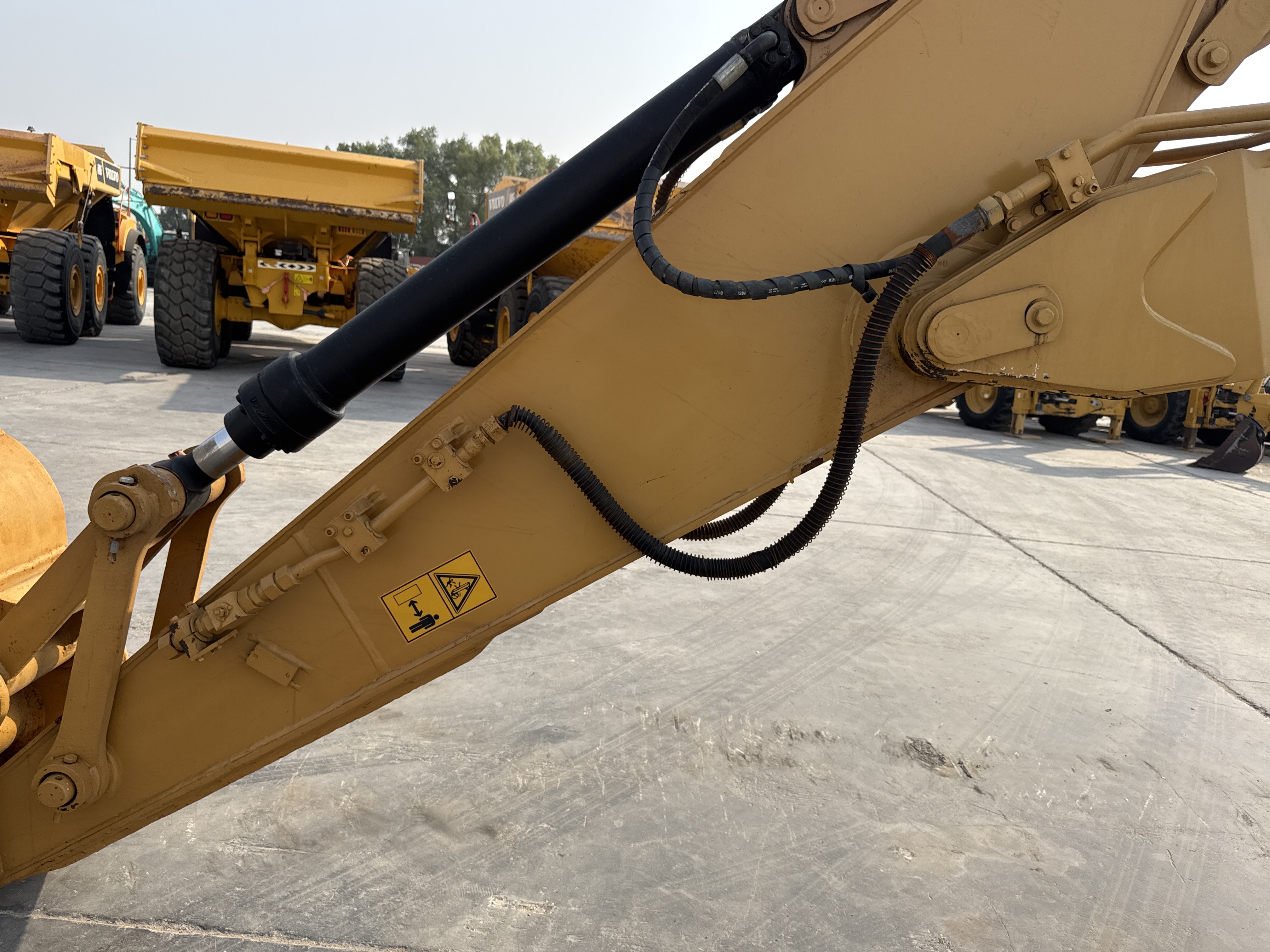 MDX-009-Cat-320D2-Medium-excavators-inspection-Hydraulics-Attachment-piping-2