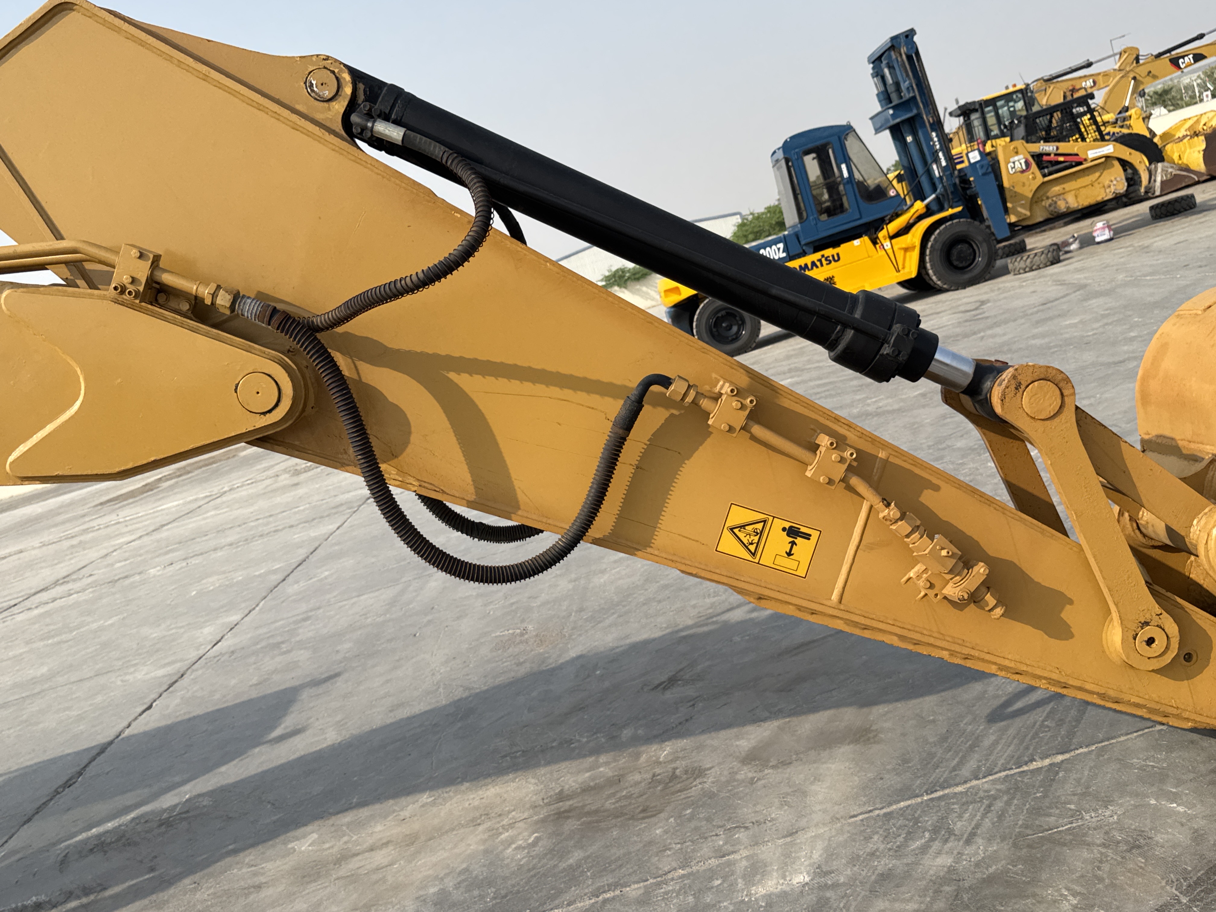 MDX-009-Cat-320D2-Medium-excavators-inspection-Hydraulics-Attachment-piping-2