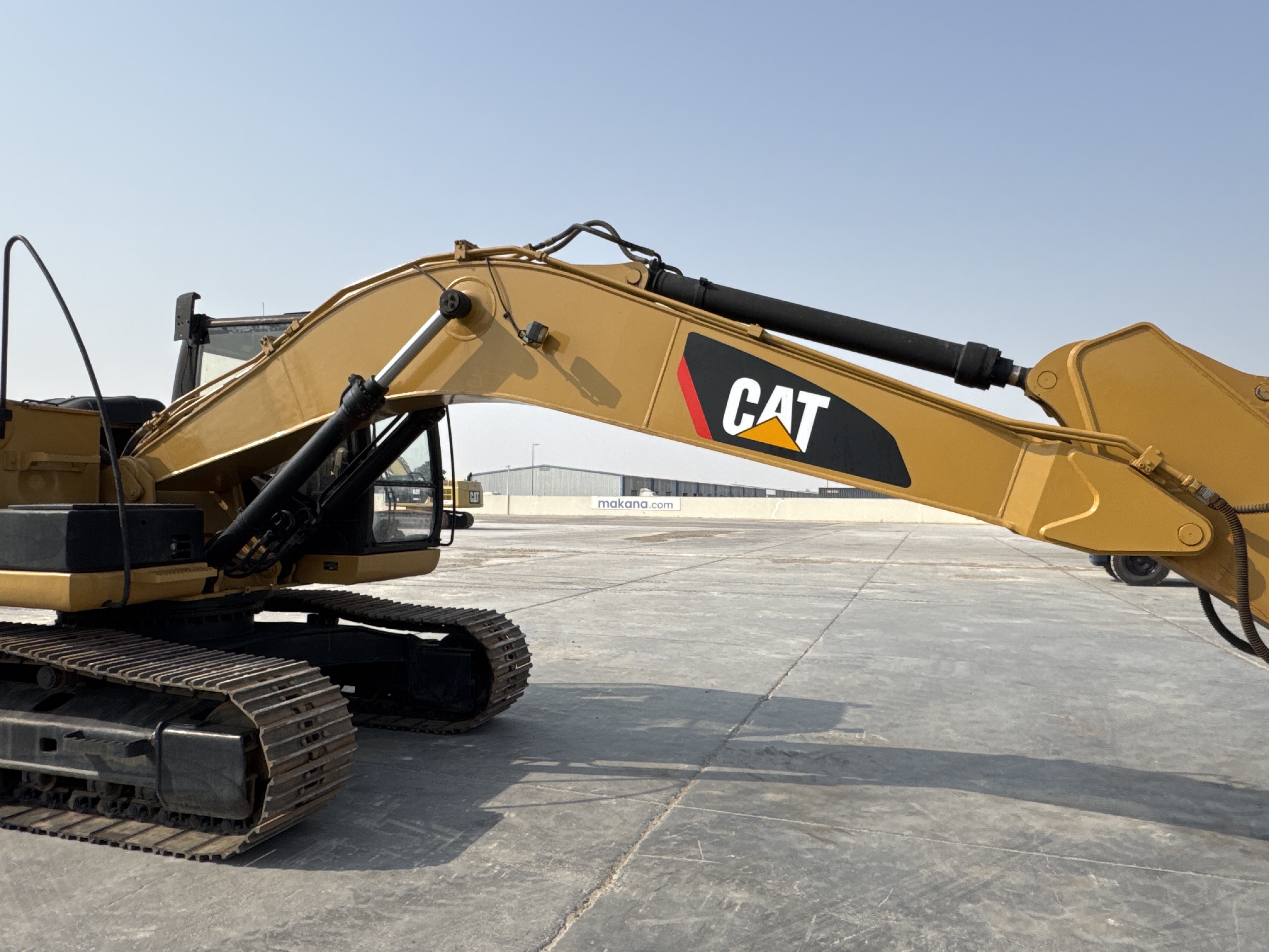 MDX-009-Cat-320D2-Medium-excavators-inspection-Chassis-Boom-2