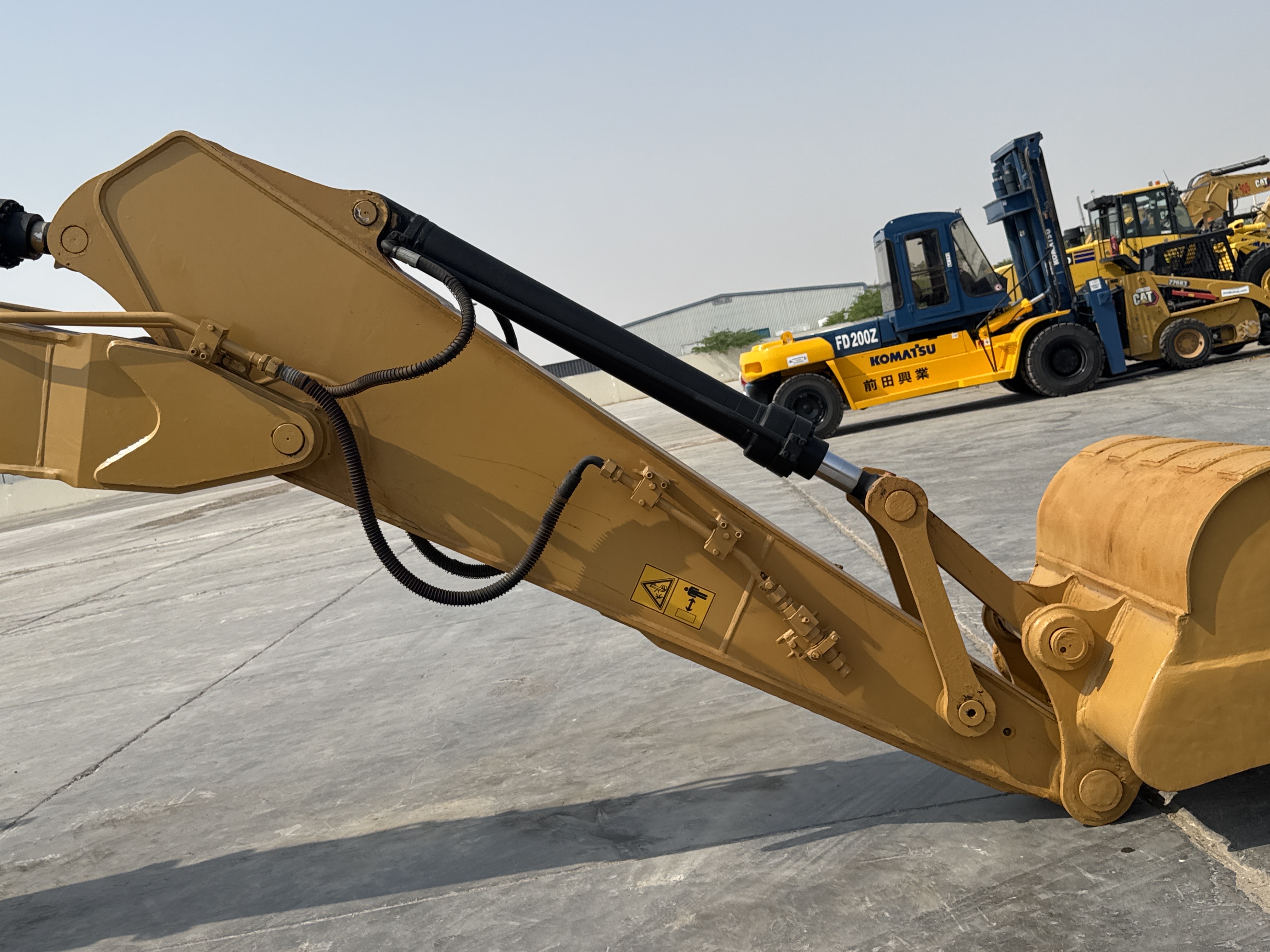 MDX-009-Cat-320D2-Medium-excavators-inspection-Chassis-Stick-2
