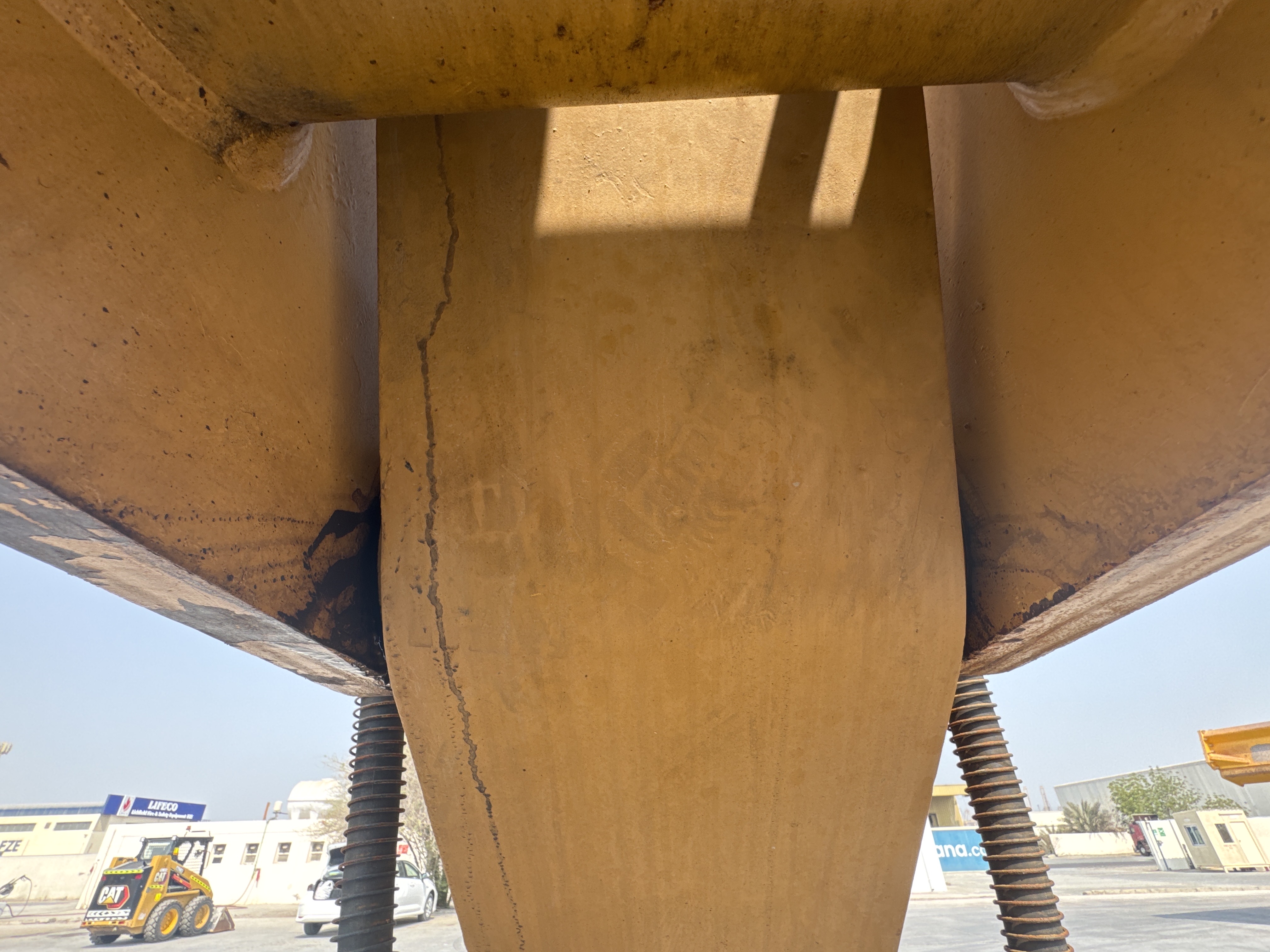 MDX-009-Cat-320D2-Medium-excavators-inspection-Chassis-Stick-2