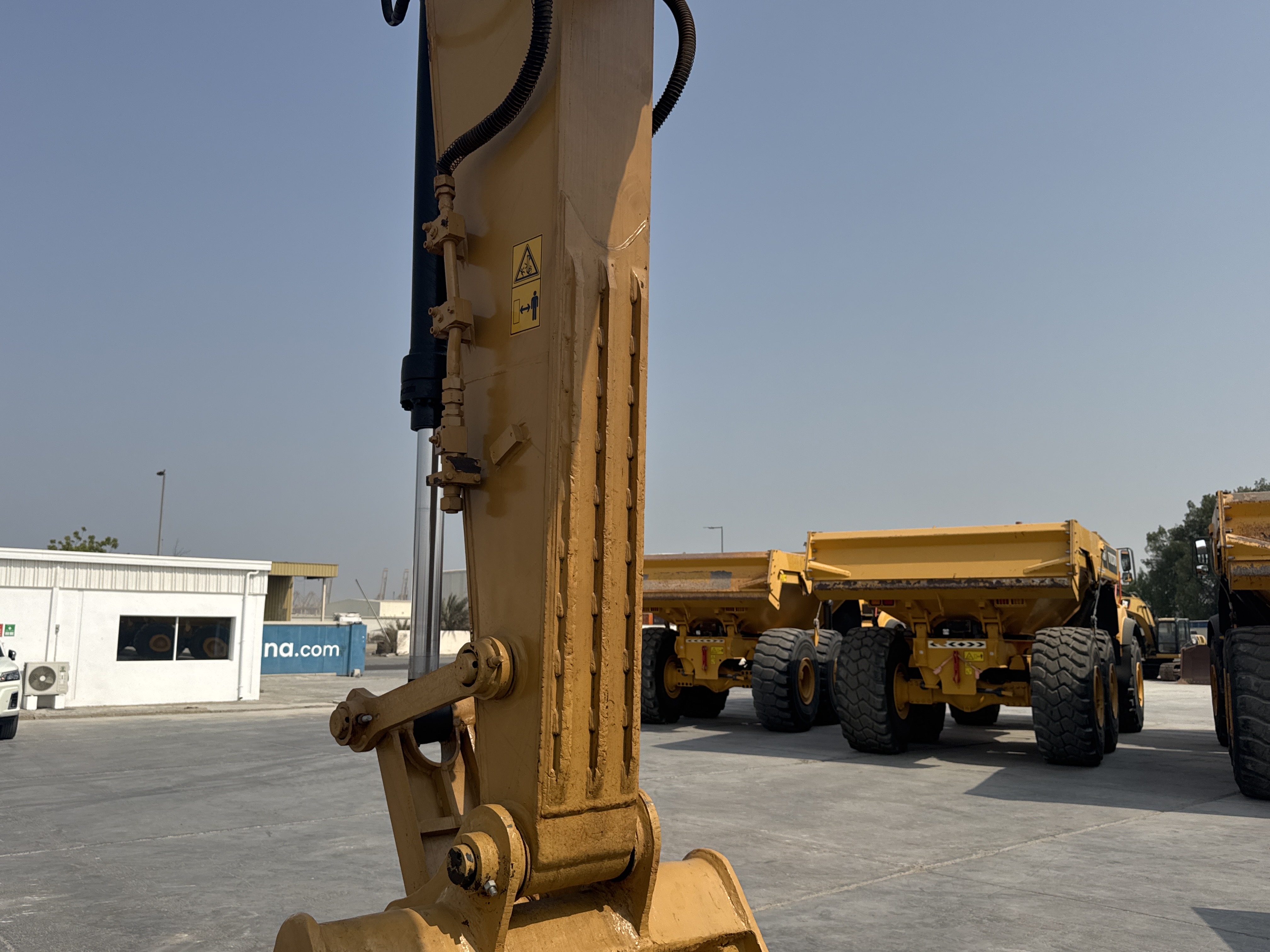 MDX-009-Cat-320D2-Medium-excavators-inspection-Chassis-Stick-2