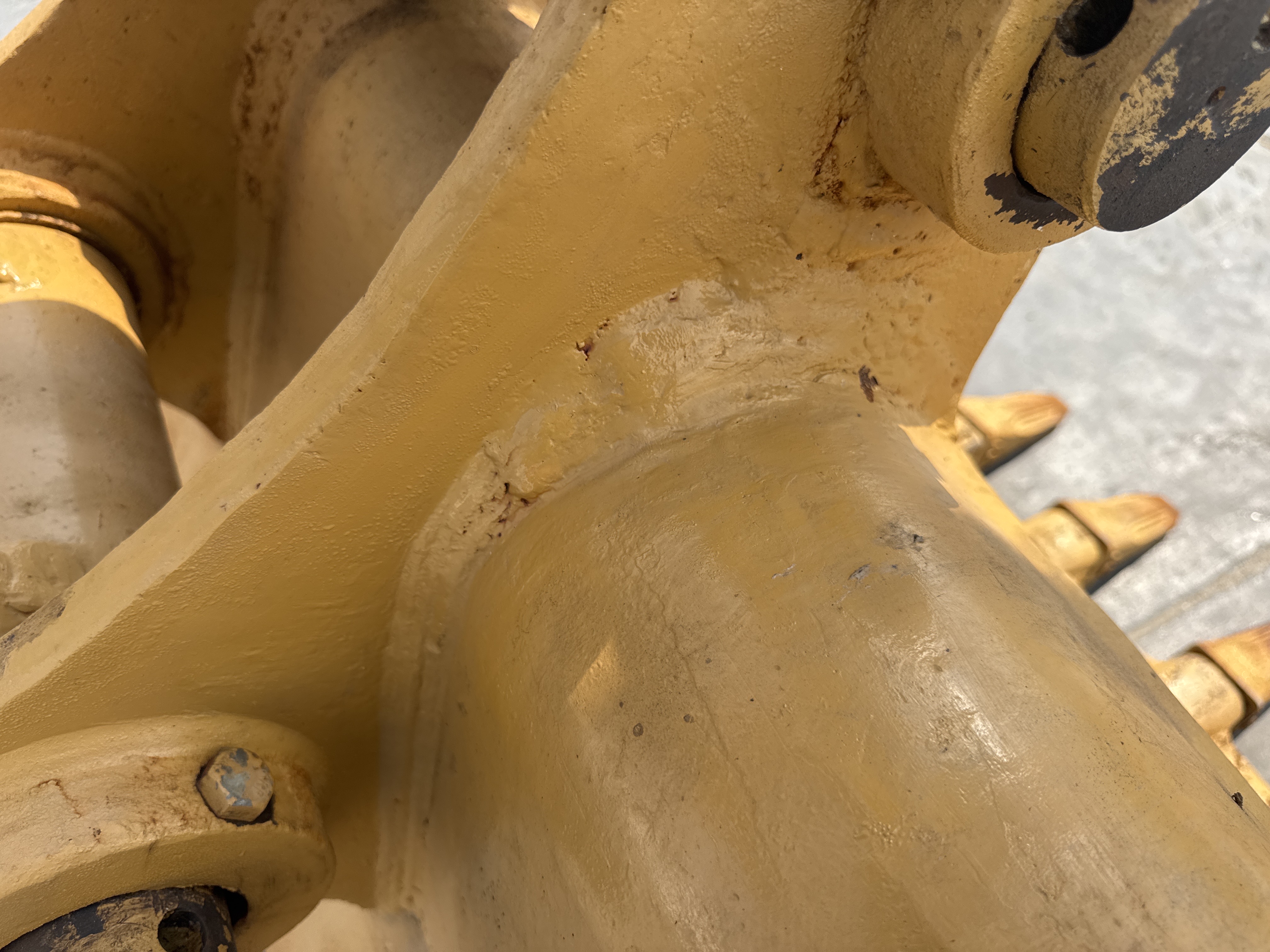 MDX-009-Cat-320D2-Medium-excavators-inspection-Attachment-Excavator-bucket-2