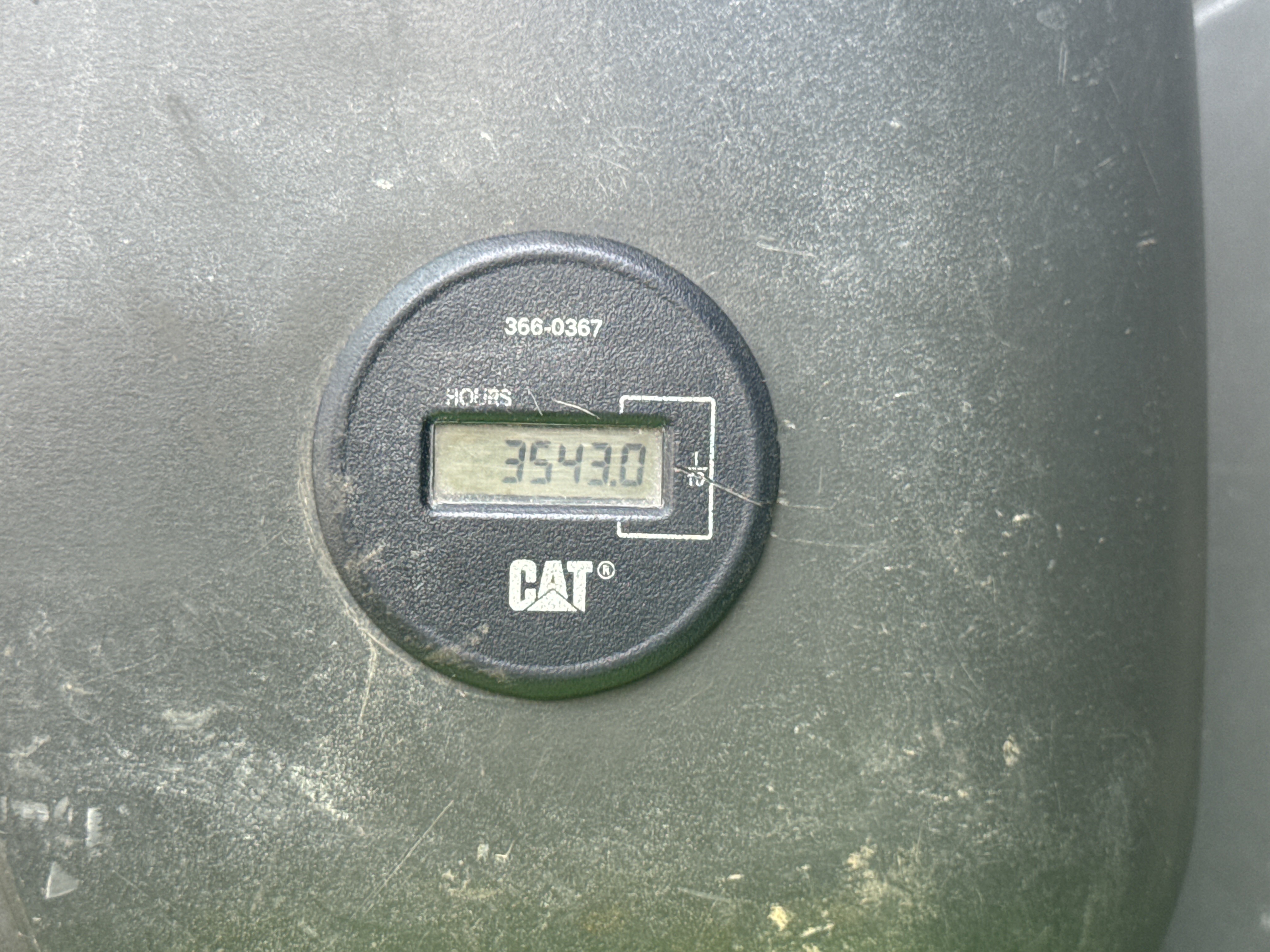 MDX-009-Cat-320D2-Medium-excavators-inspection-General-Hour-meter-2