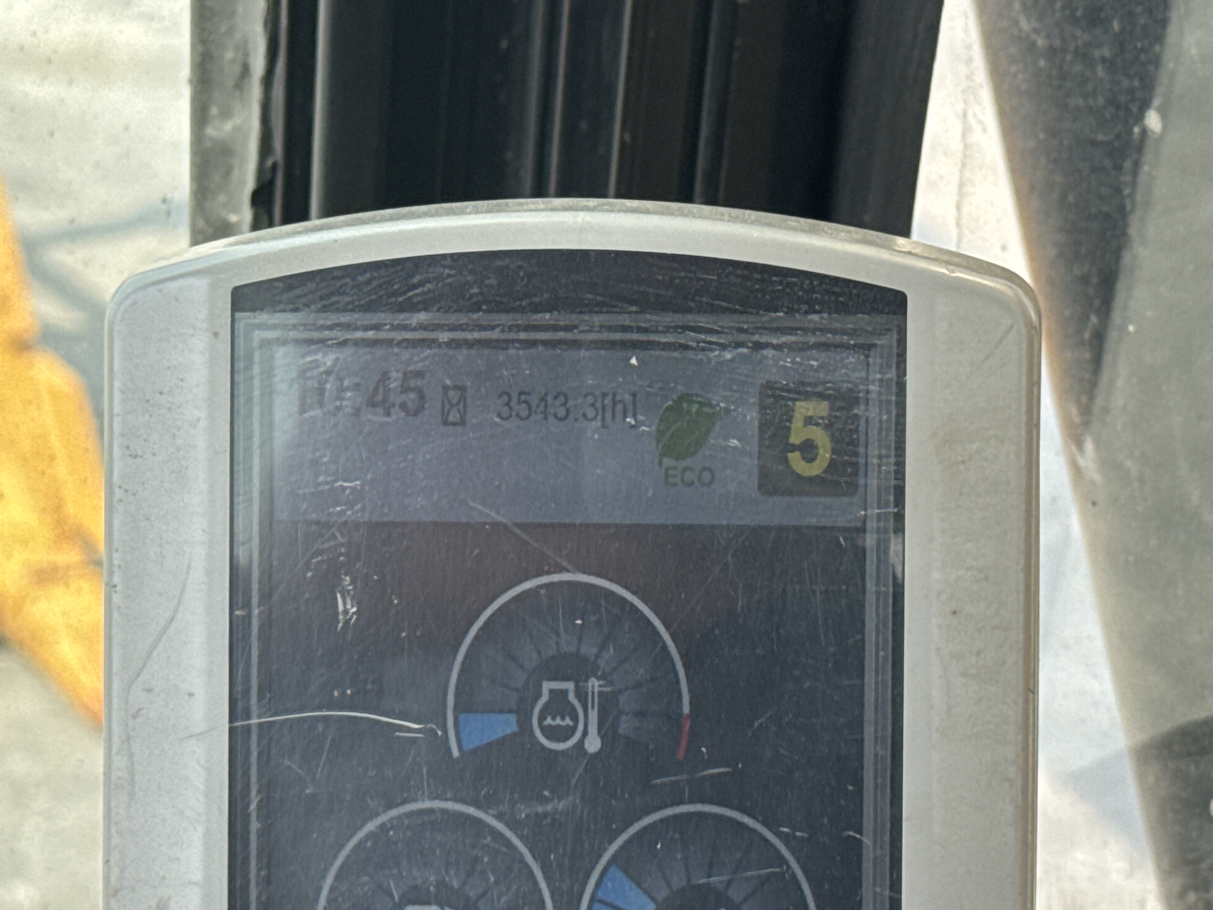 MDX-009-Cat-320D2-Medium-excavators-inspection-General-Hour-meter-2