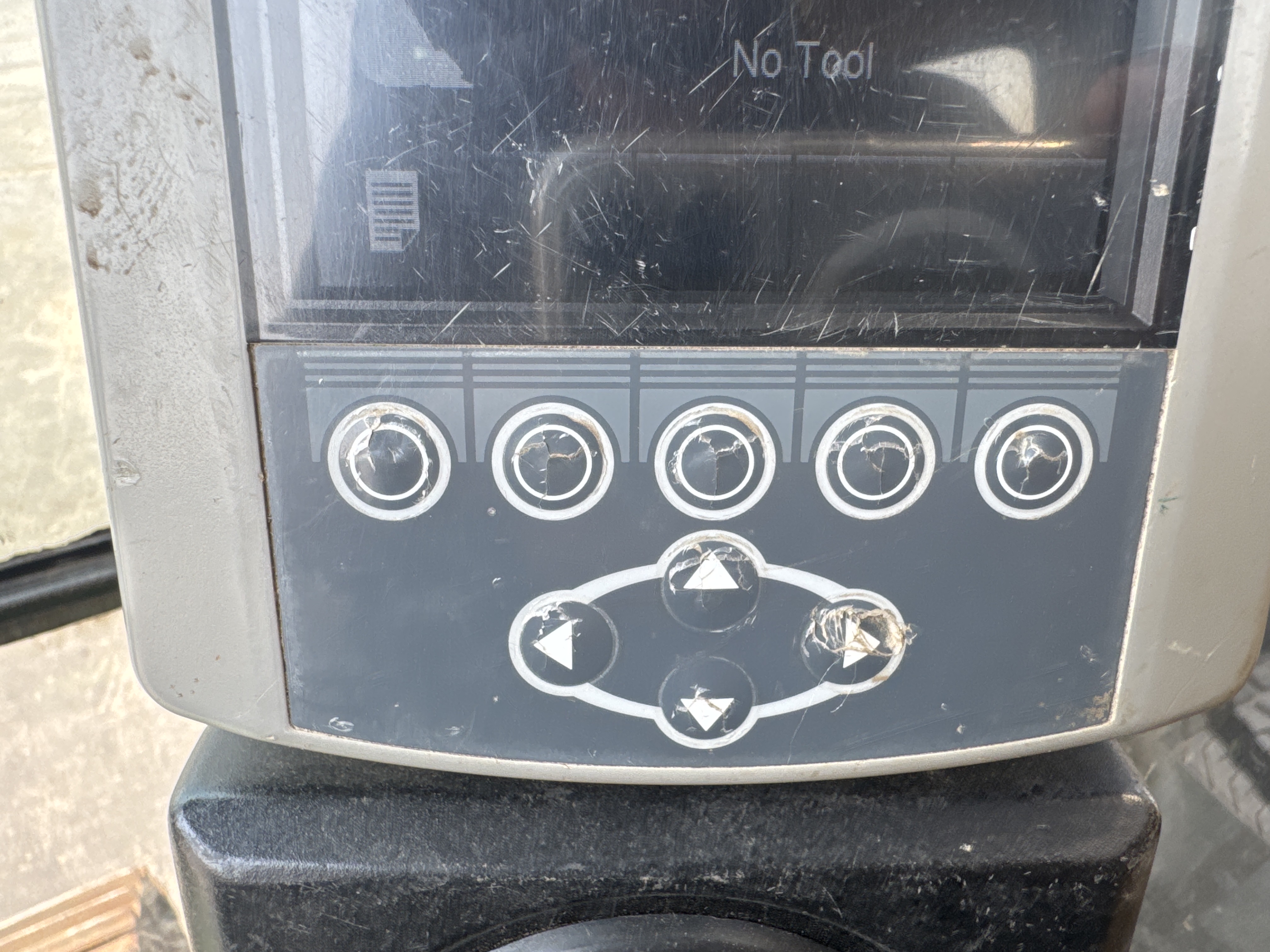 MDX-009-Cat-320D2-Medium-excavators-inspection-Cabin-Instrument-cluster-2