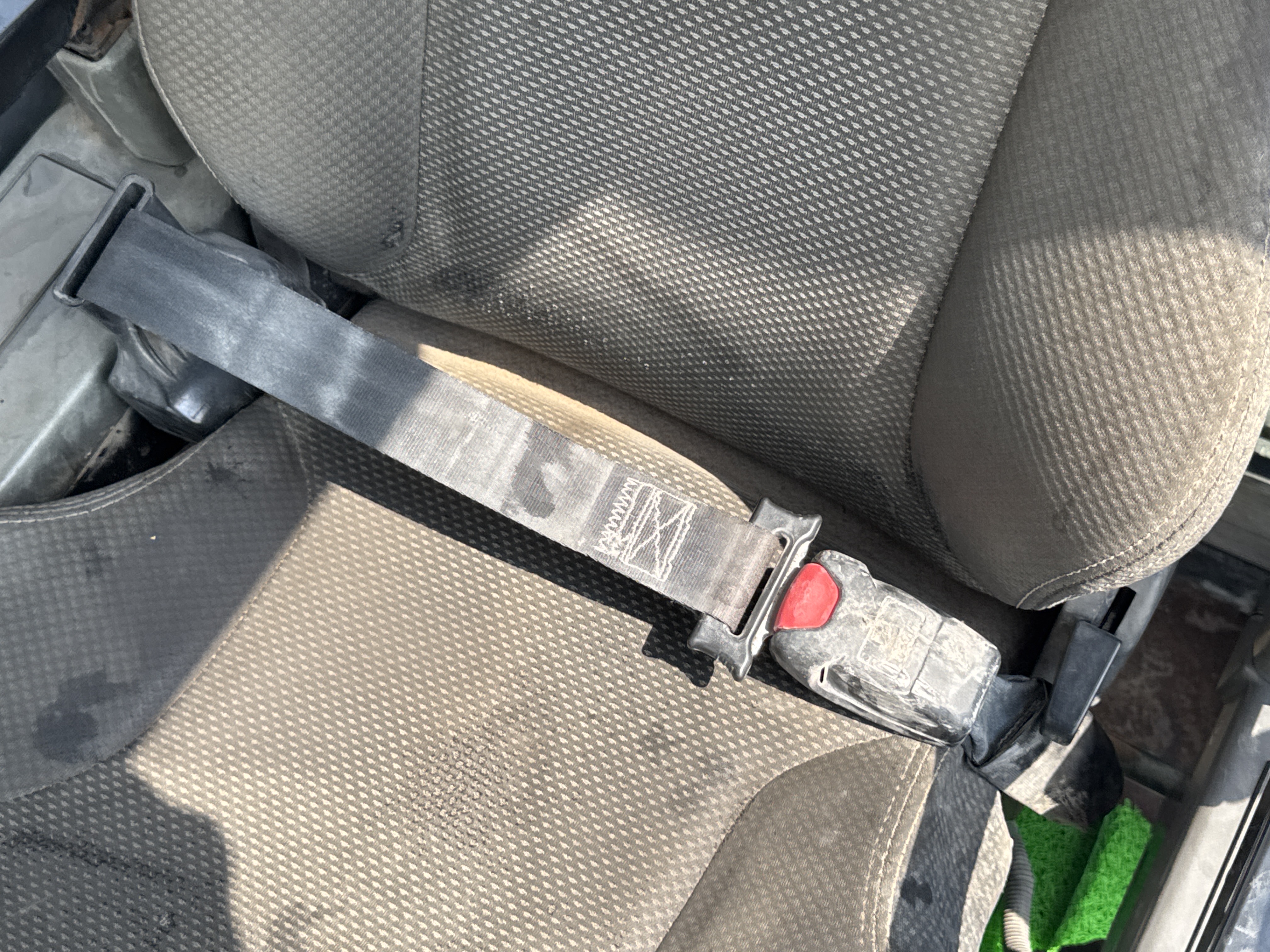 MDX-009-Cat-320D2-Medium-excavators-inspection-Safety-Seat-belts-2