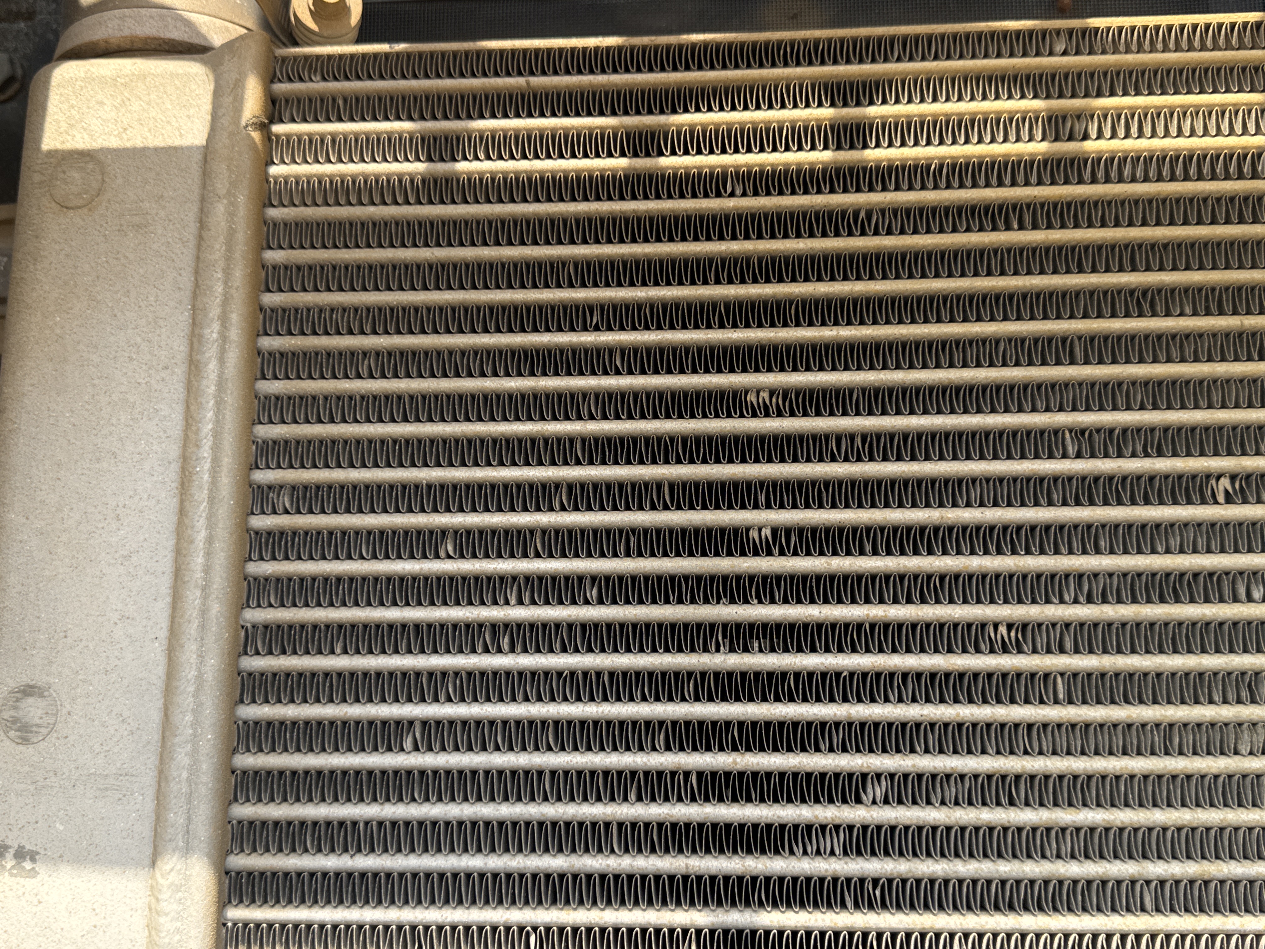 MDX-009-Cat-320D2-Medium-excavators-inspection-Engine-Radiator,-condenser,-intercooler,-hydraulic-cooler-2