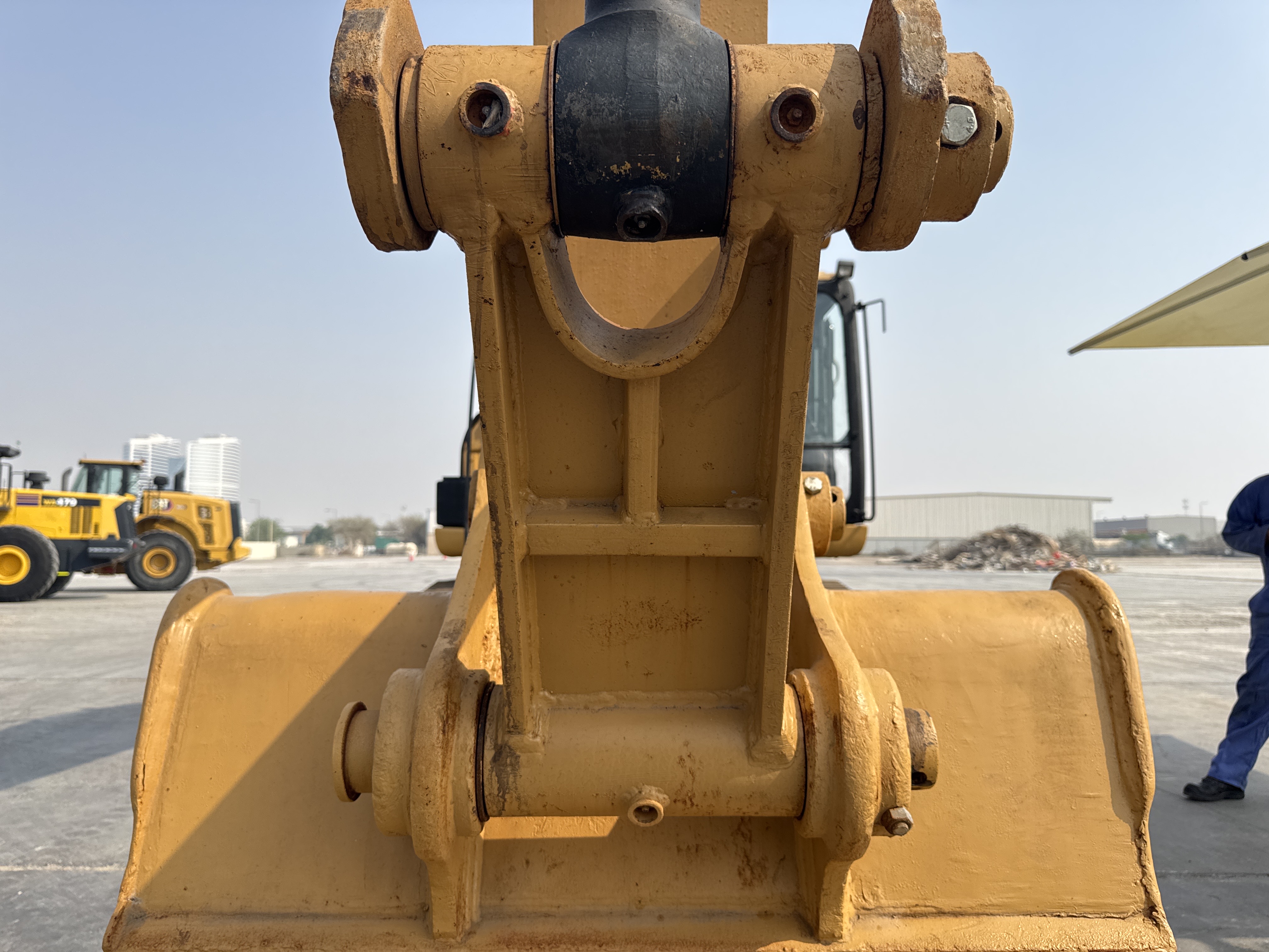 MDX-009-Cat-320D2-Medium-excavators-inspection-Chassis-H-link-2