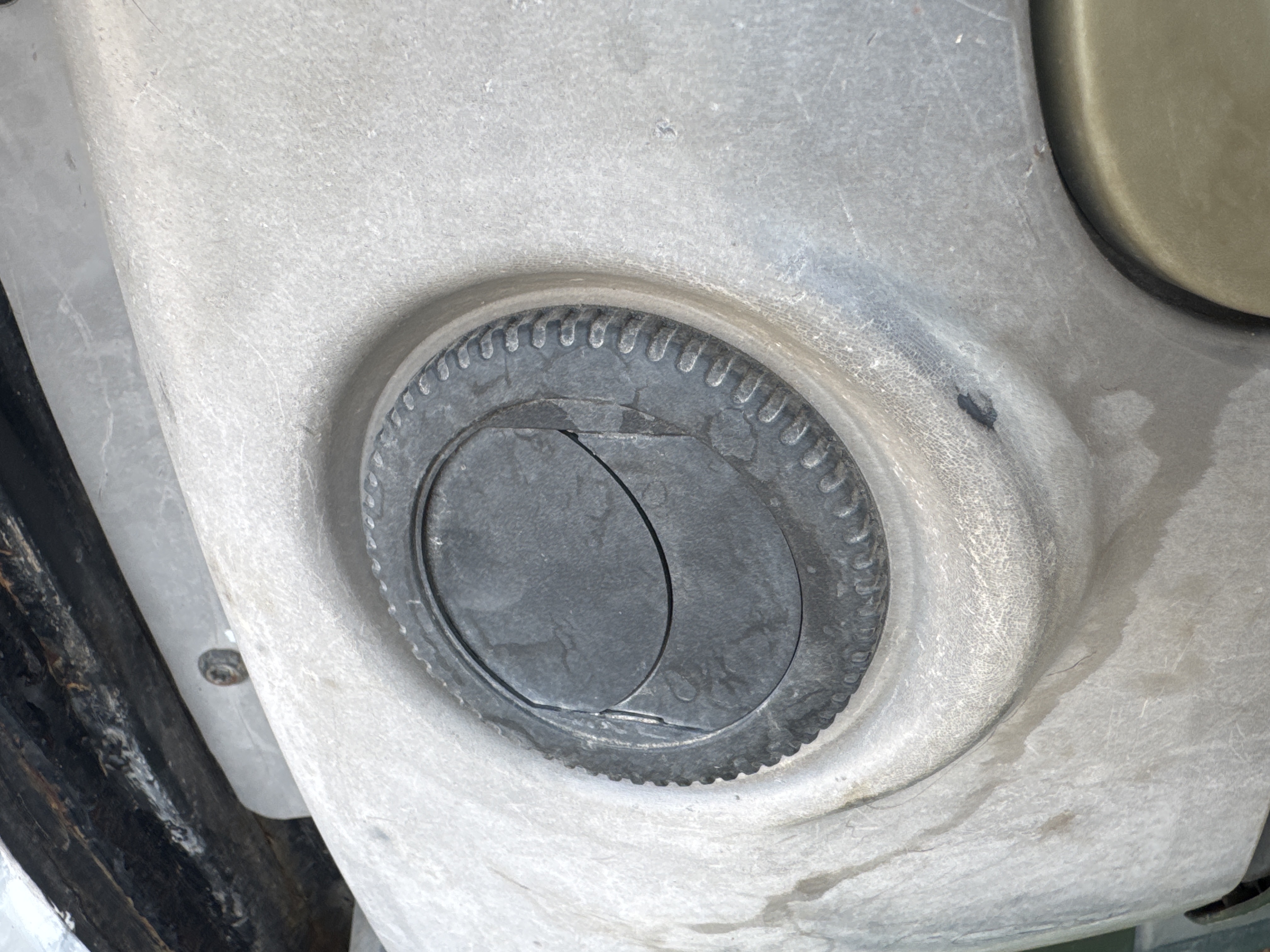 MDX-009-Cat-320D2-Medium-excavators-inspection-Air-conditioning-Vents-and-air-flow-2