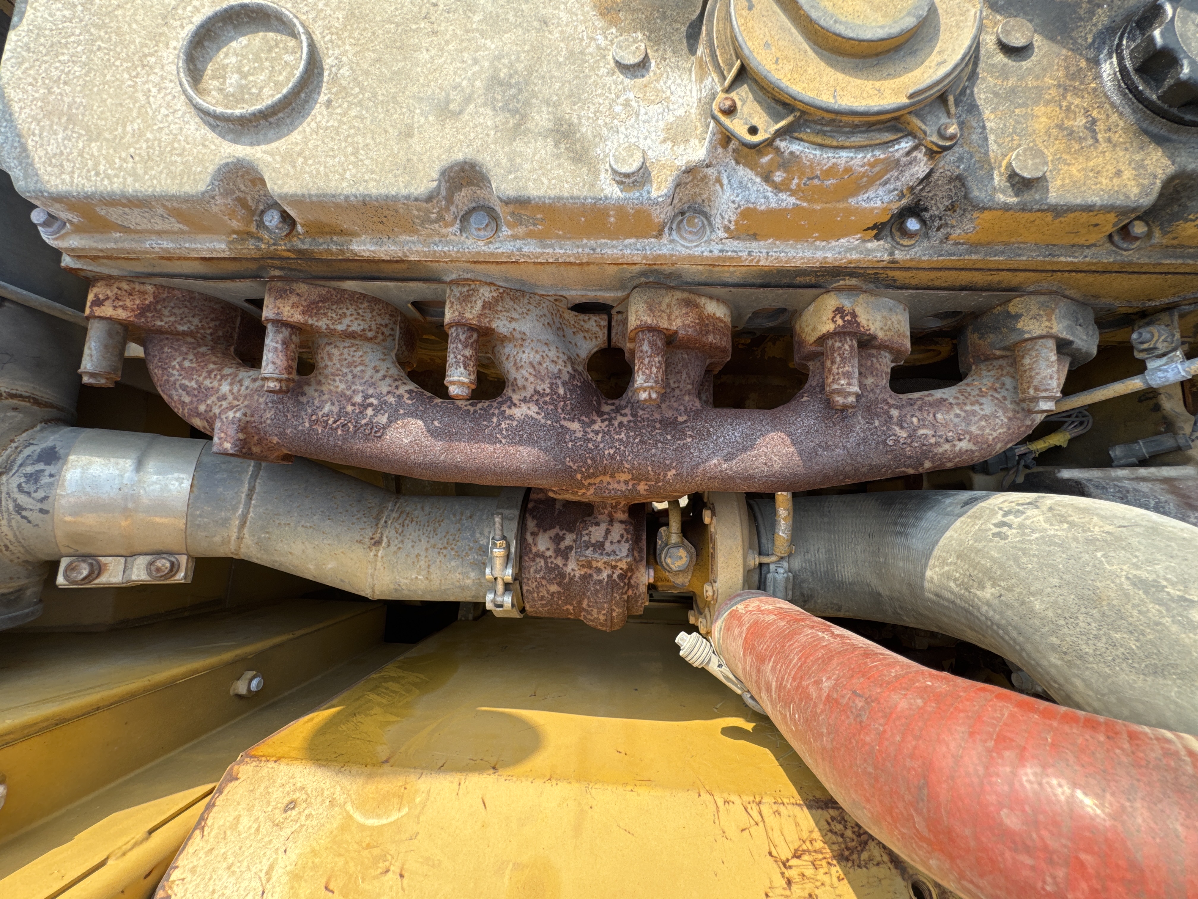 MDX-009-Cat-320D2-Medium-excavators-inspection-Engine-Exhaust-system-2