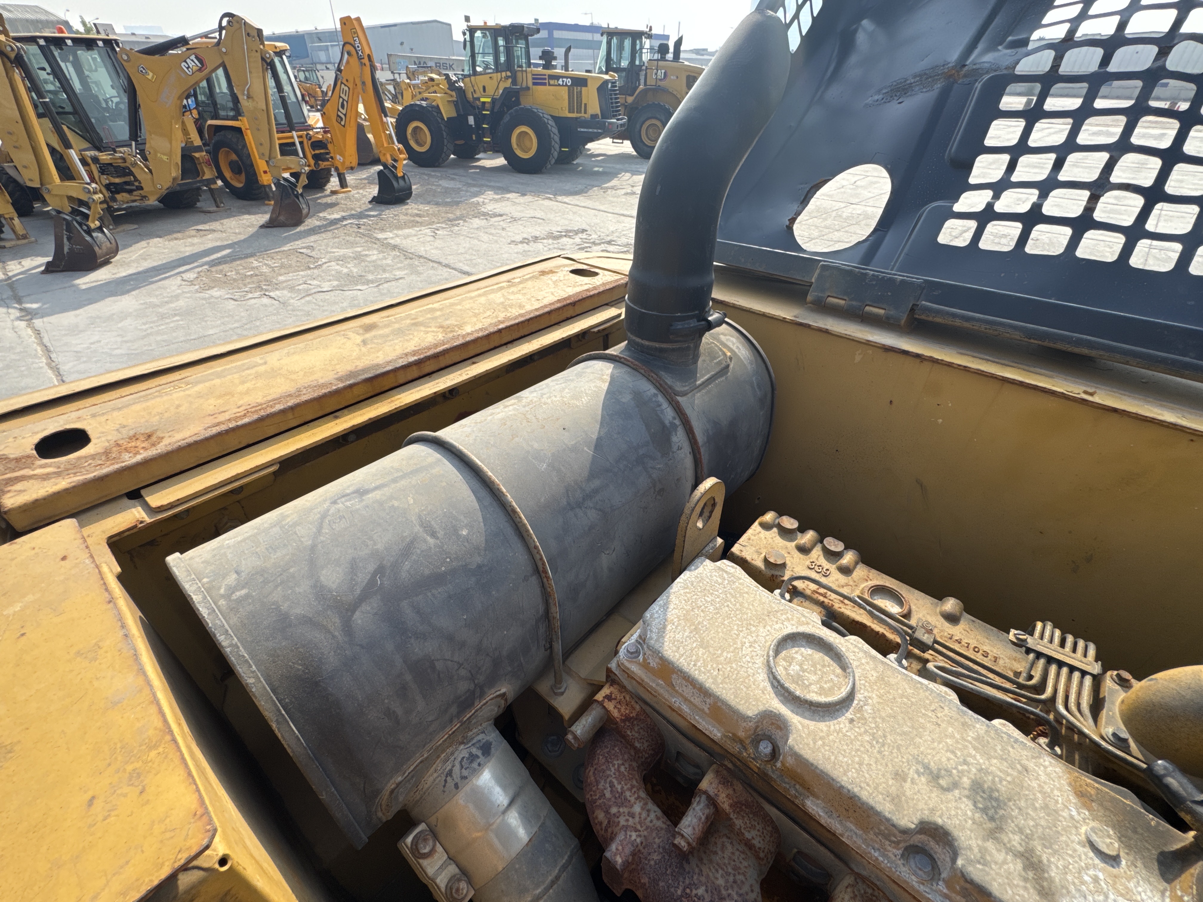 MDX-009-Cat-320D2-Medium-excavators-inspection-Engine-Exhaust-system-2