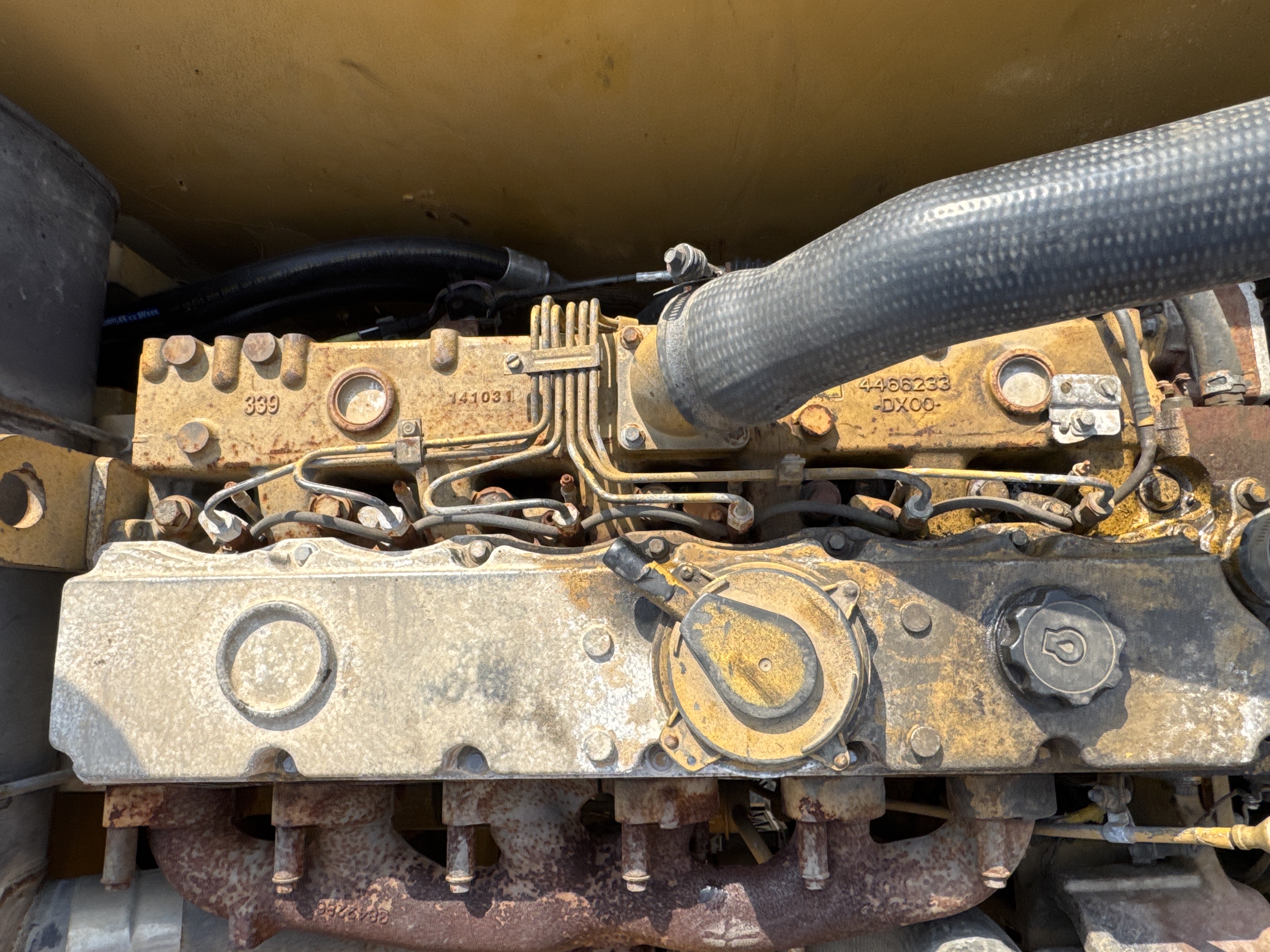 MDX-009-Cat-320D2-Medium-excavators-inspection-Engine-Fuel-leaks-2