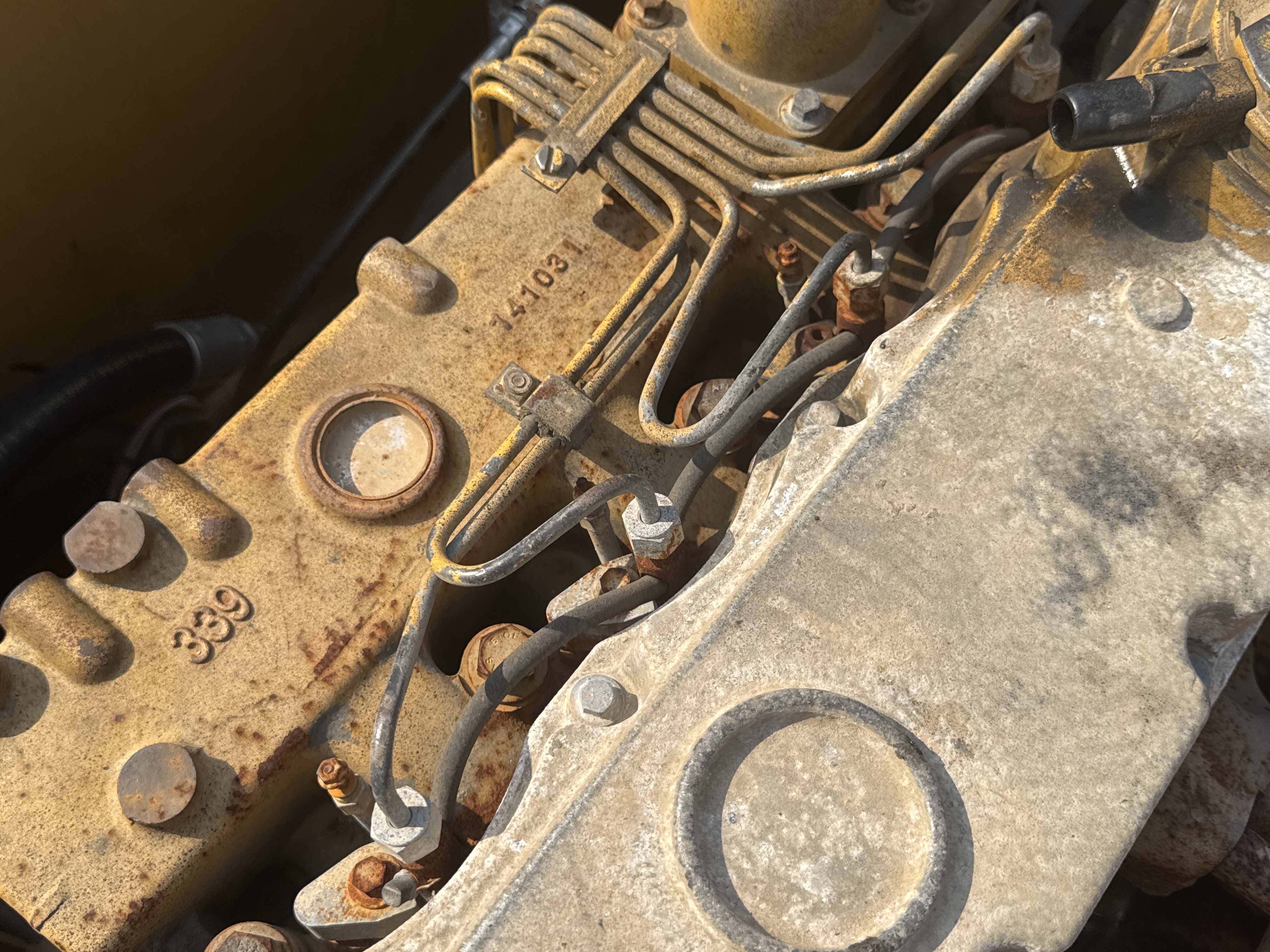 MDX-009-Cat-320D2-Medium-excavators-inspection-Engine-Fuel-leaks-2
