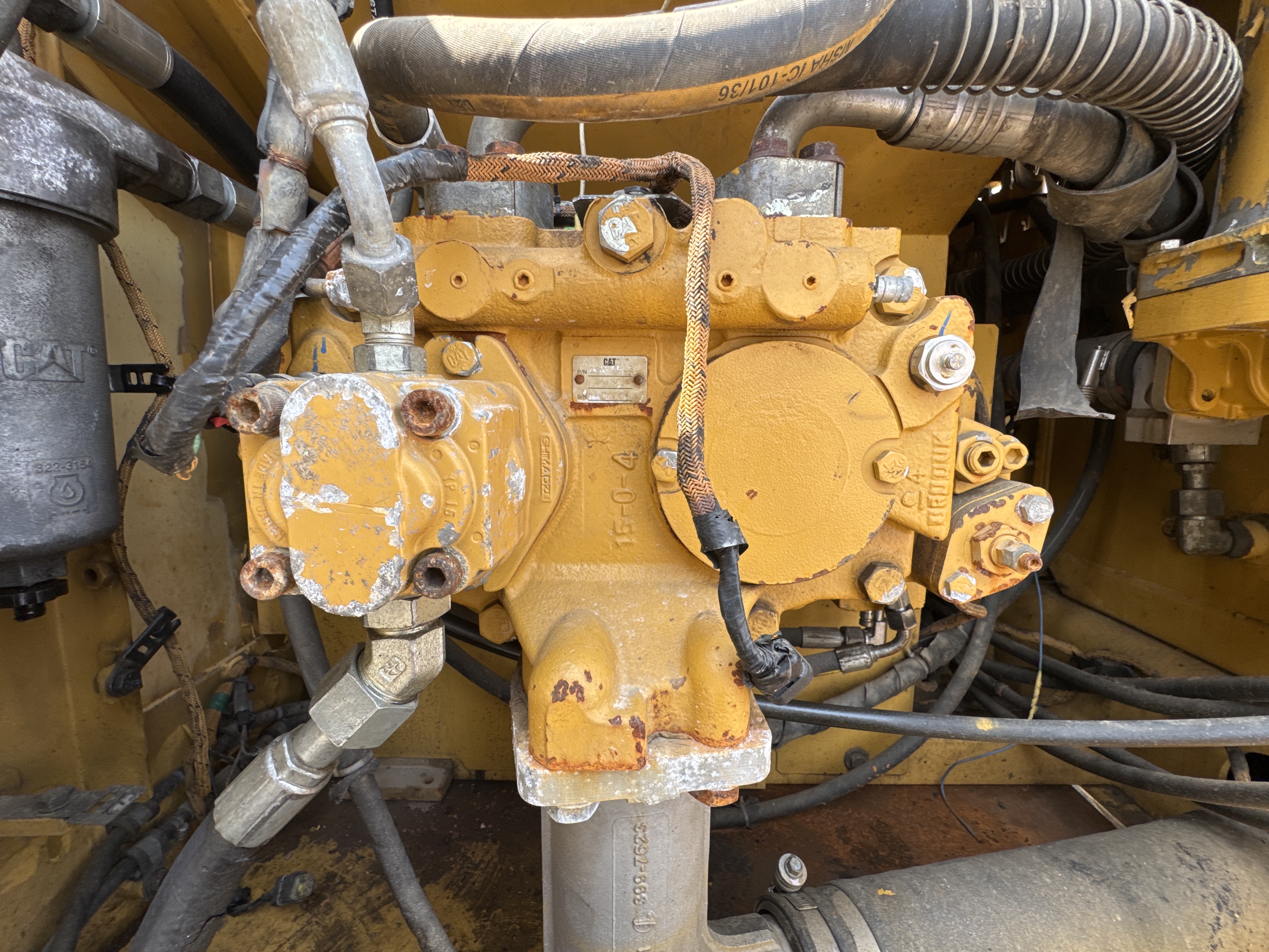 MDX-009-Cat-320D2-Medium-excavators-inspection-Hydraulics-Wiring-harness-2