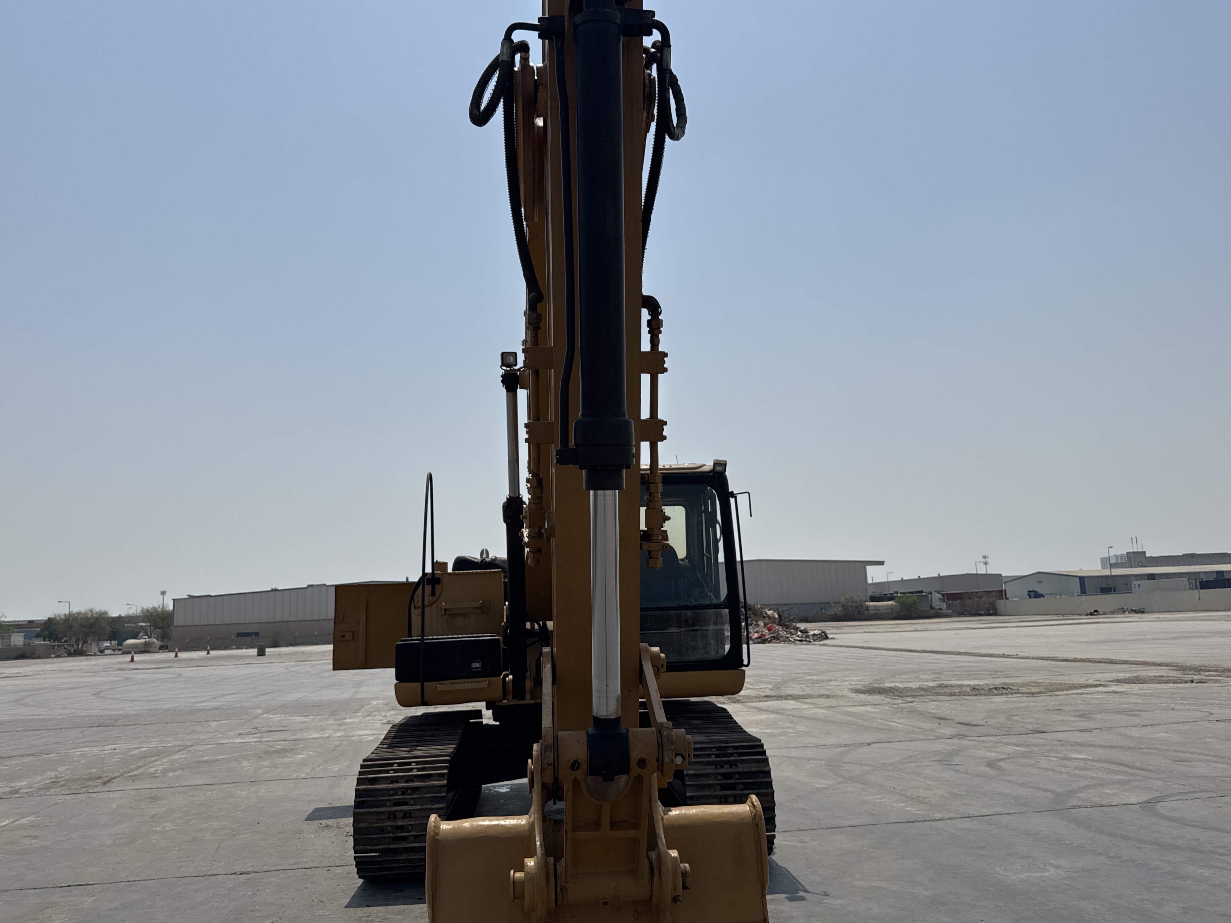 MDX-009-Cat-320D2-Medium-excavators-inspection-Hydraulics-Bucket-cylinder-2