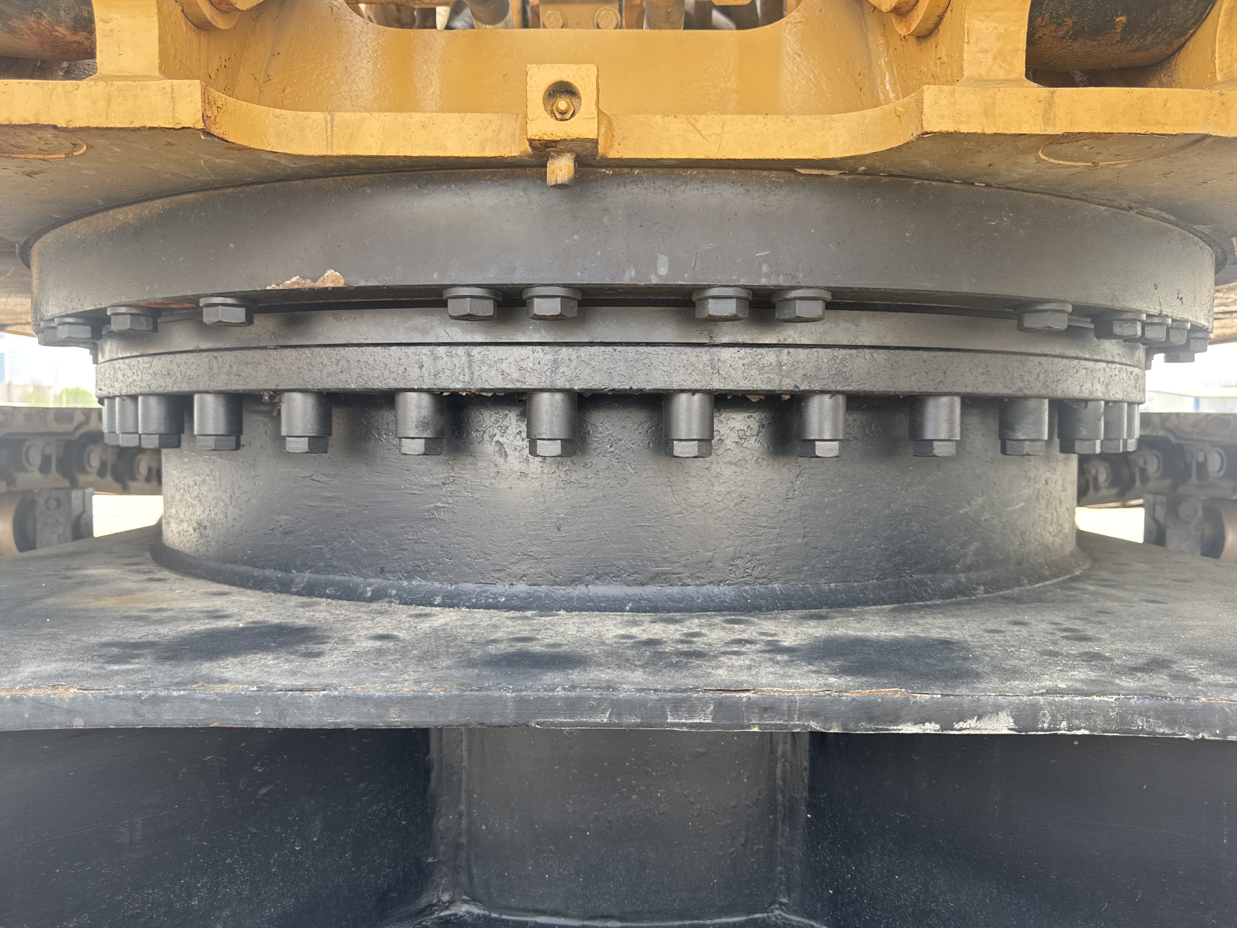 MDX-009-Cat-320D2-Medium-excavators-inspection-Hydraulics-Turntable/slewing-assembly-2