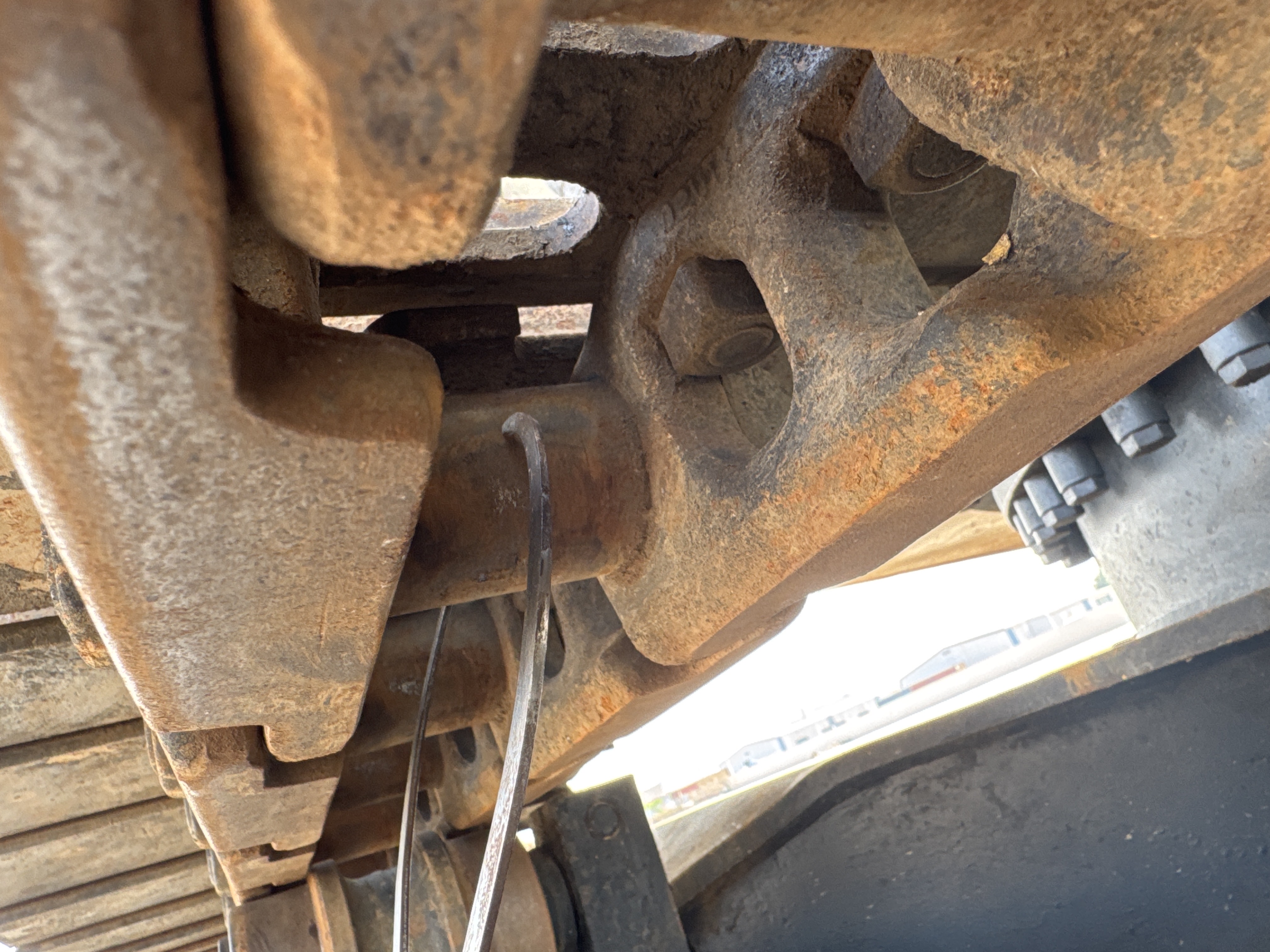 MDX-009-Cat-320D2-Medium-excavators-inspection-Undercarriage-Right-track-chain-3