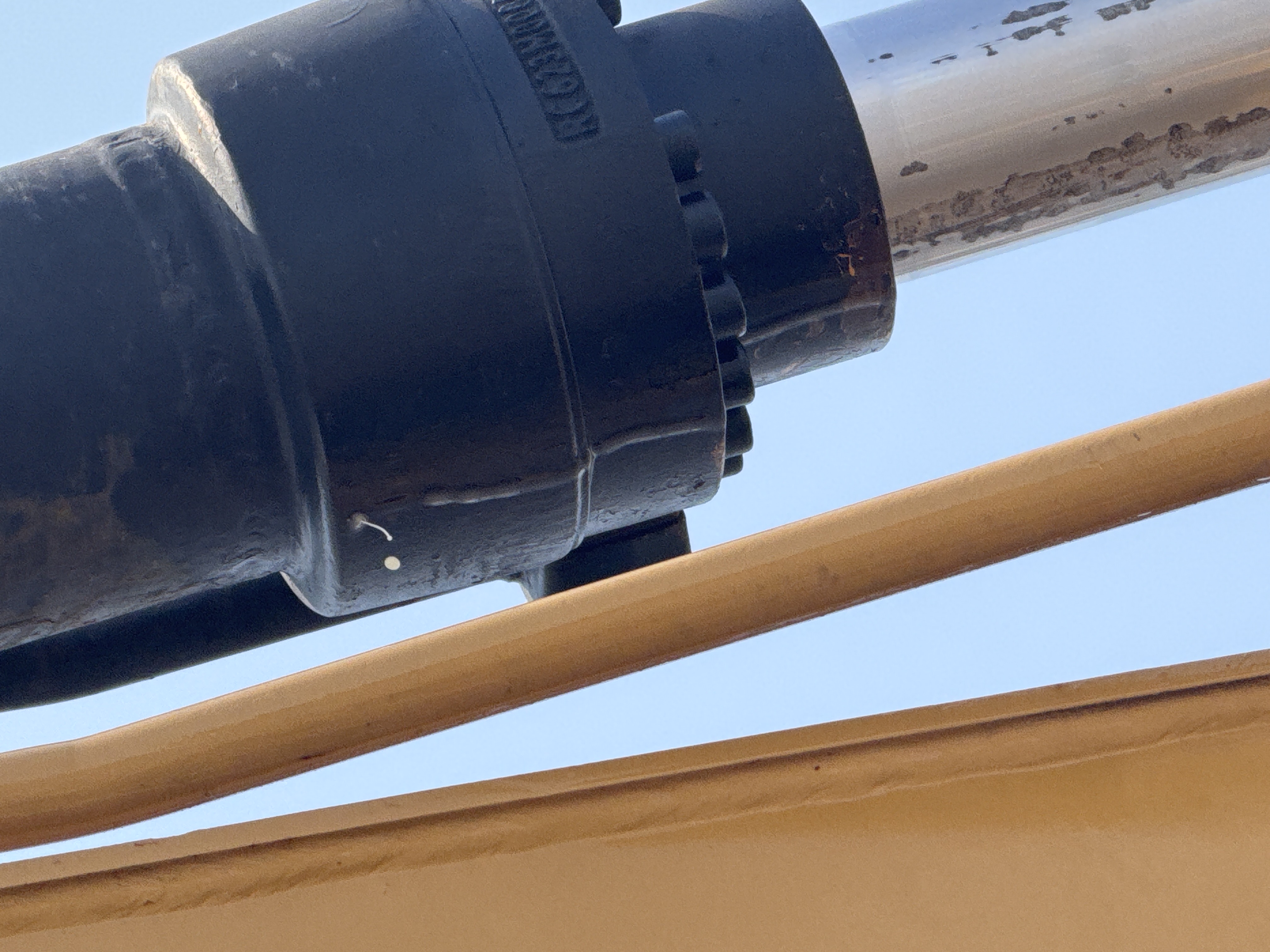 MDX-009-Cat-320D2-Medium-excavators-inspection-Hydraulics-Stick-cylinder-3