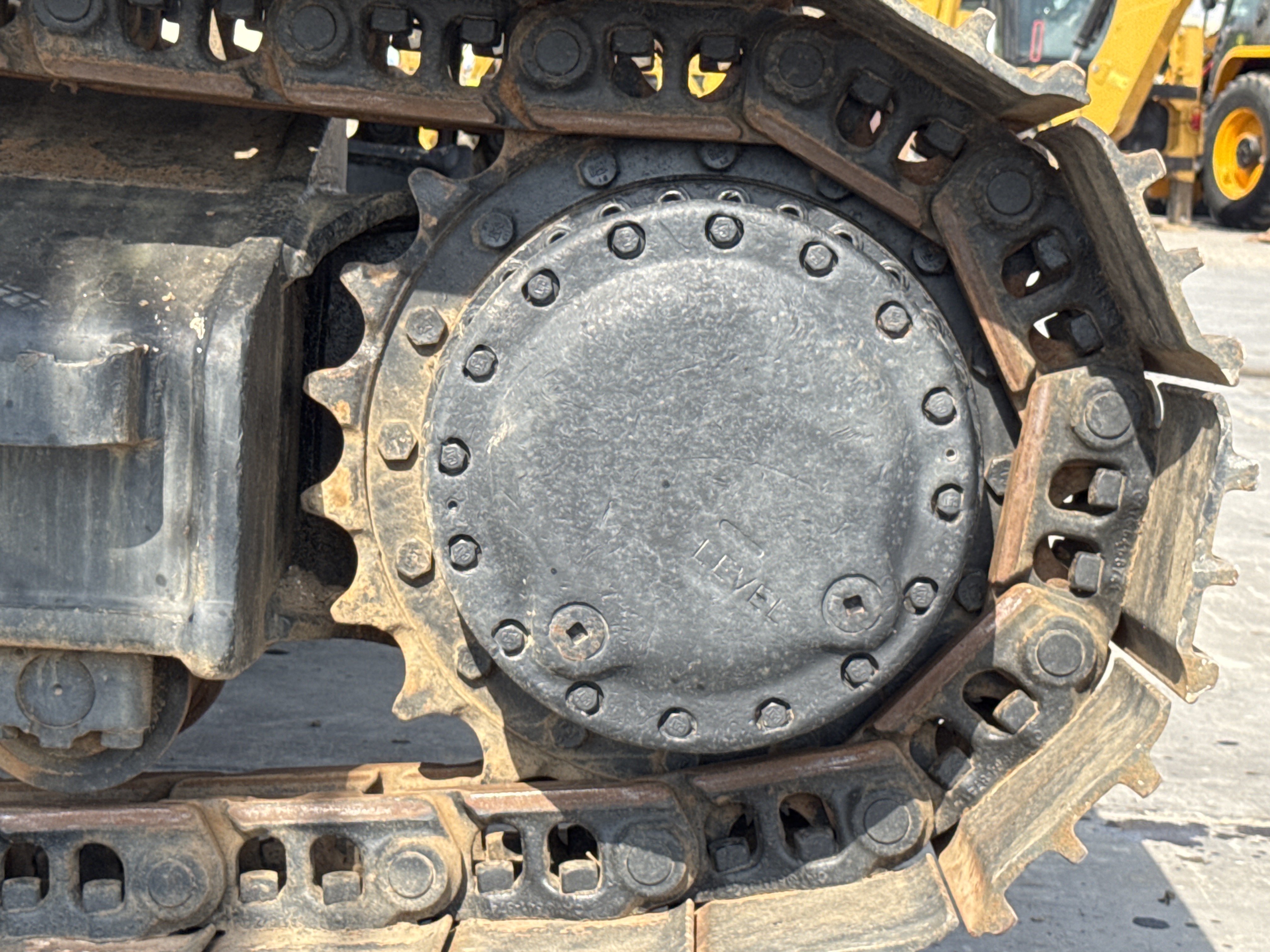 MDX-009-Cat-320D2-Medium-excavators-inspection-Undercarriage-Left-sprocket-2