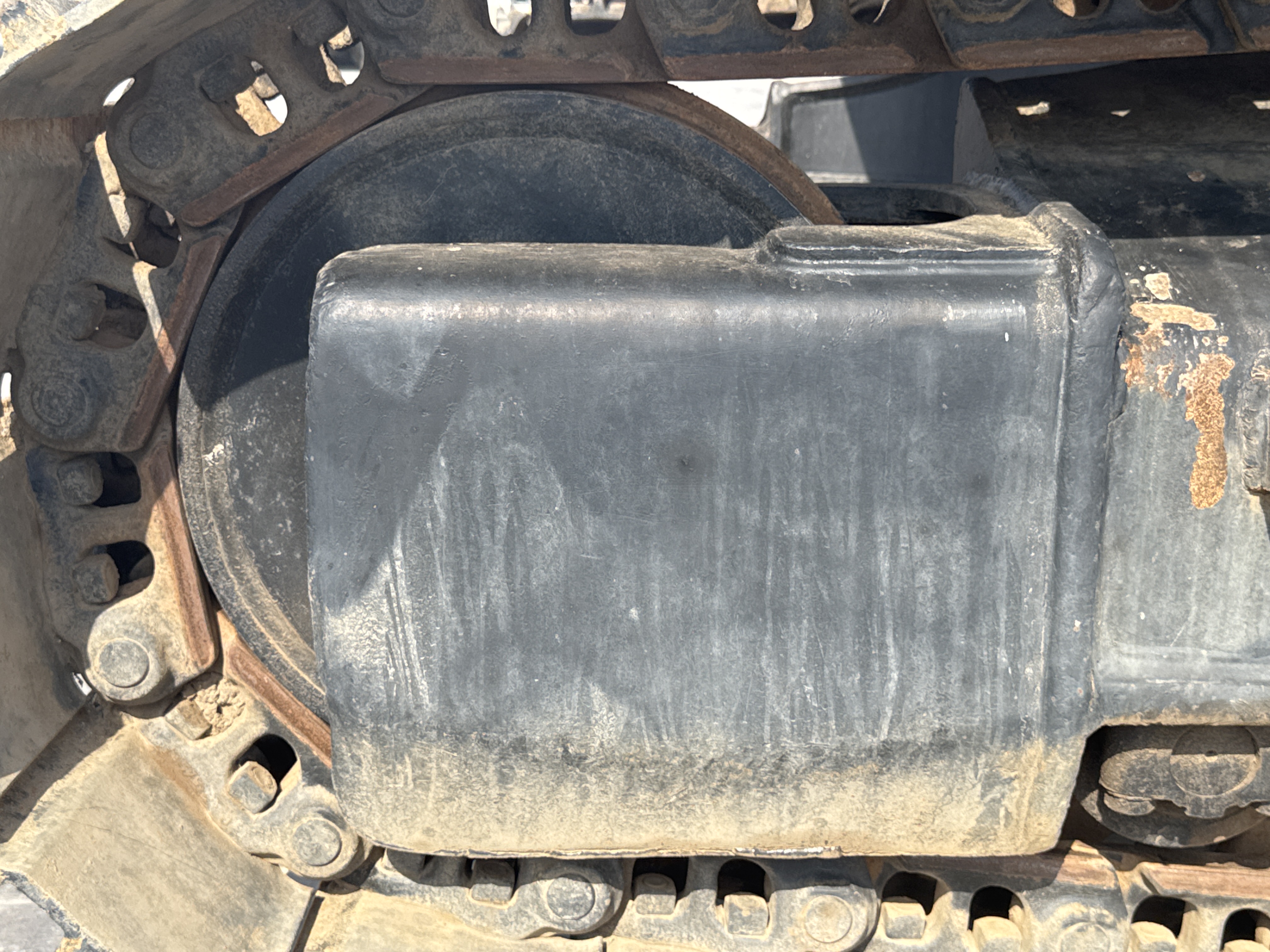 MDX-009-Cat-320D2-Medium-excavators-inspection-Undercarriage-left-idler-2