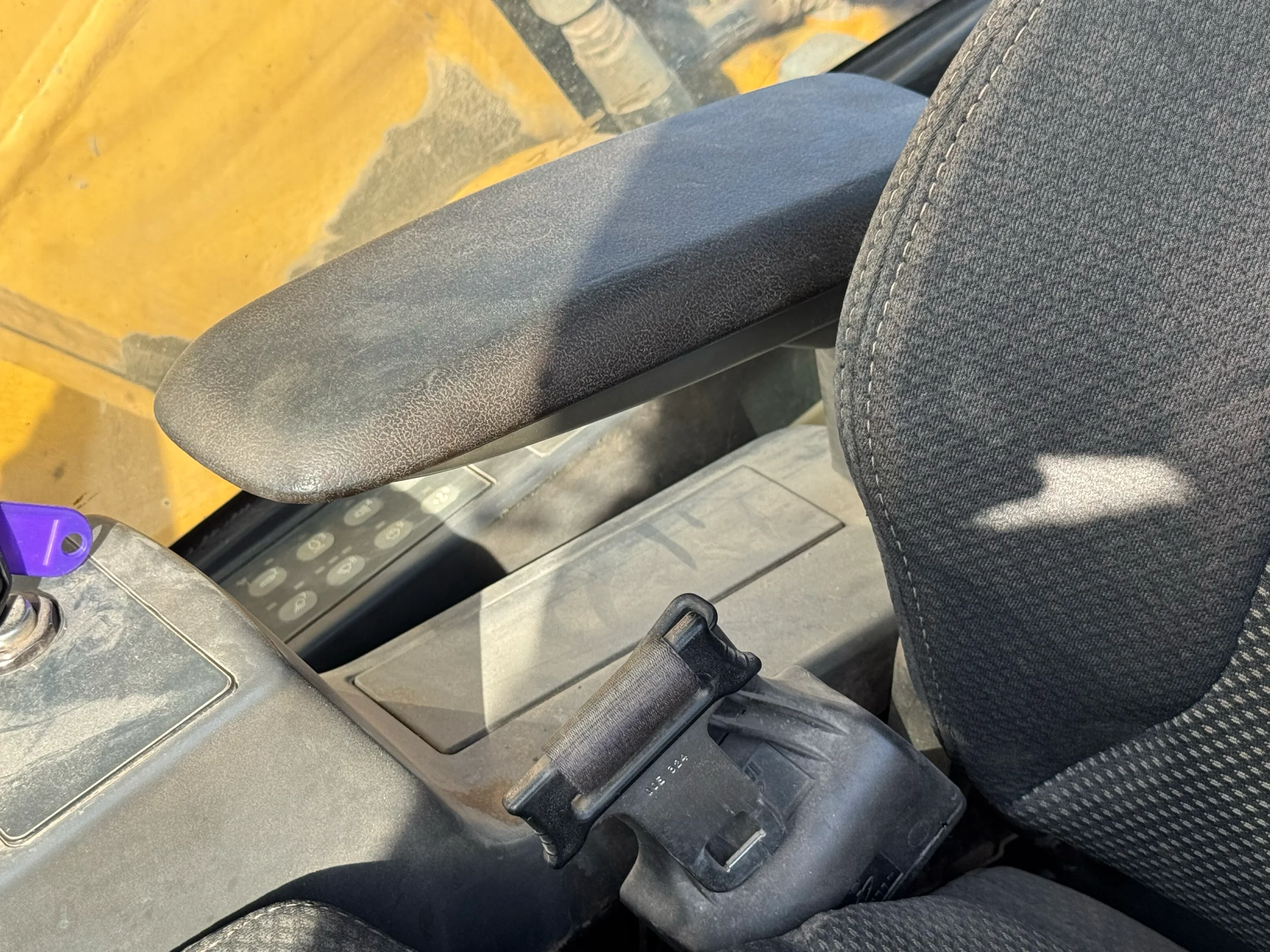 MDX-002-Cat-323D3-Medium-excavators-inspection-Cabin-Seats/armrests-1