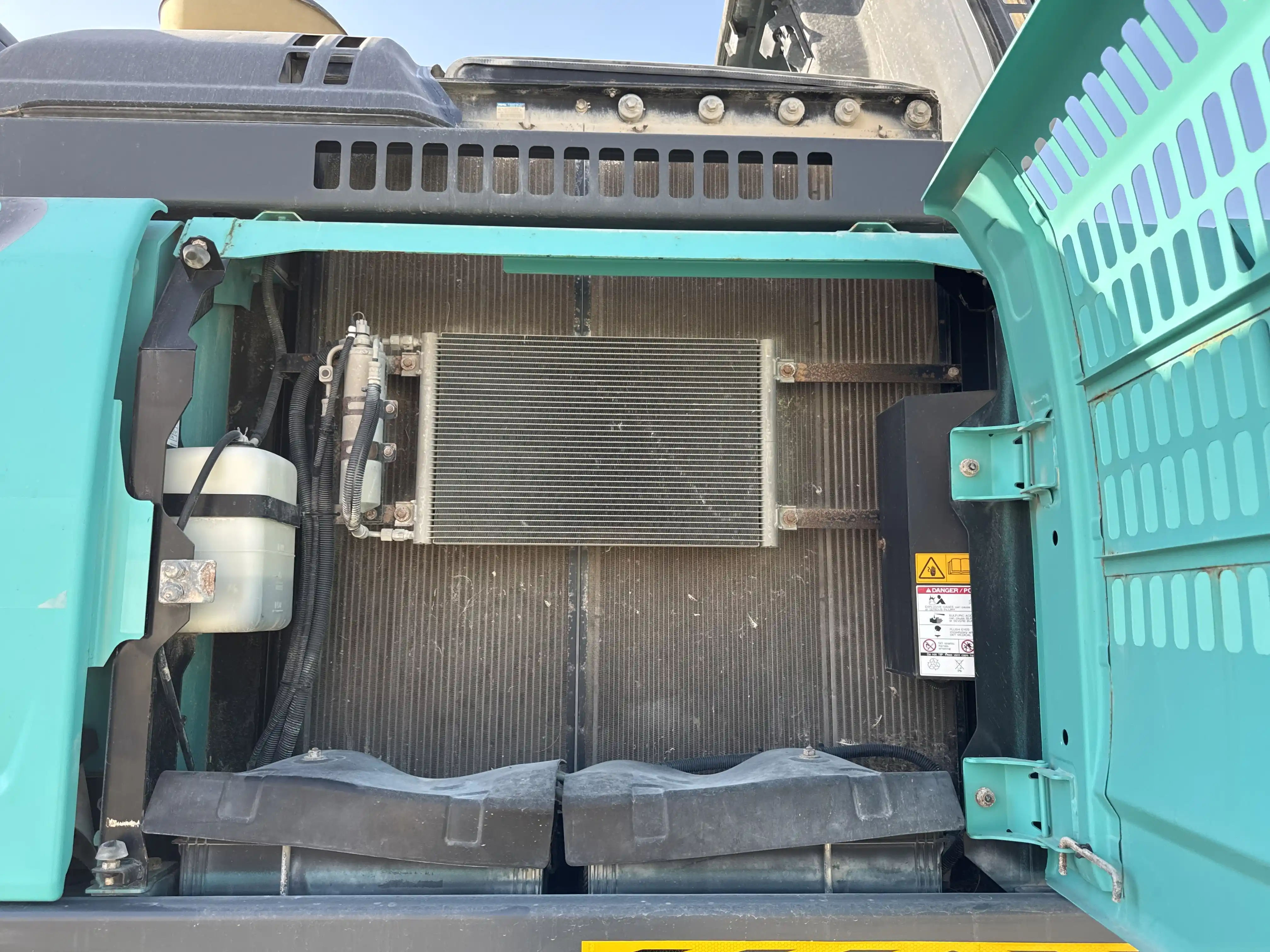 MDX-003-Kobelco-SK350LC-10-Medium-excavators-inspection-Engine-Radiator,-condenser,-intercooler,-hydraulic-cooler-1