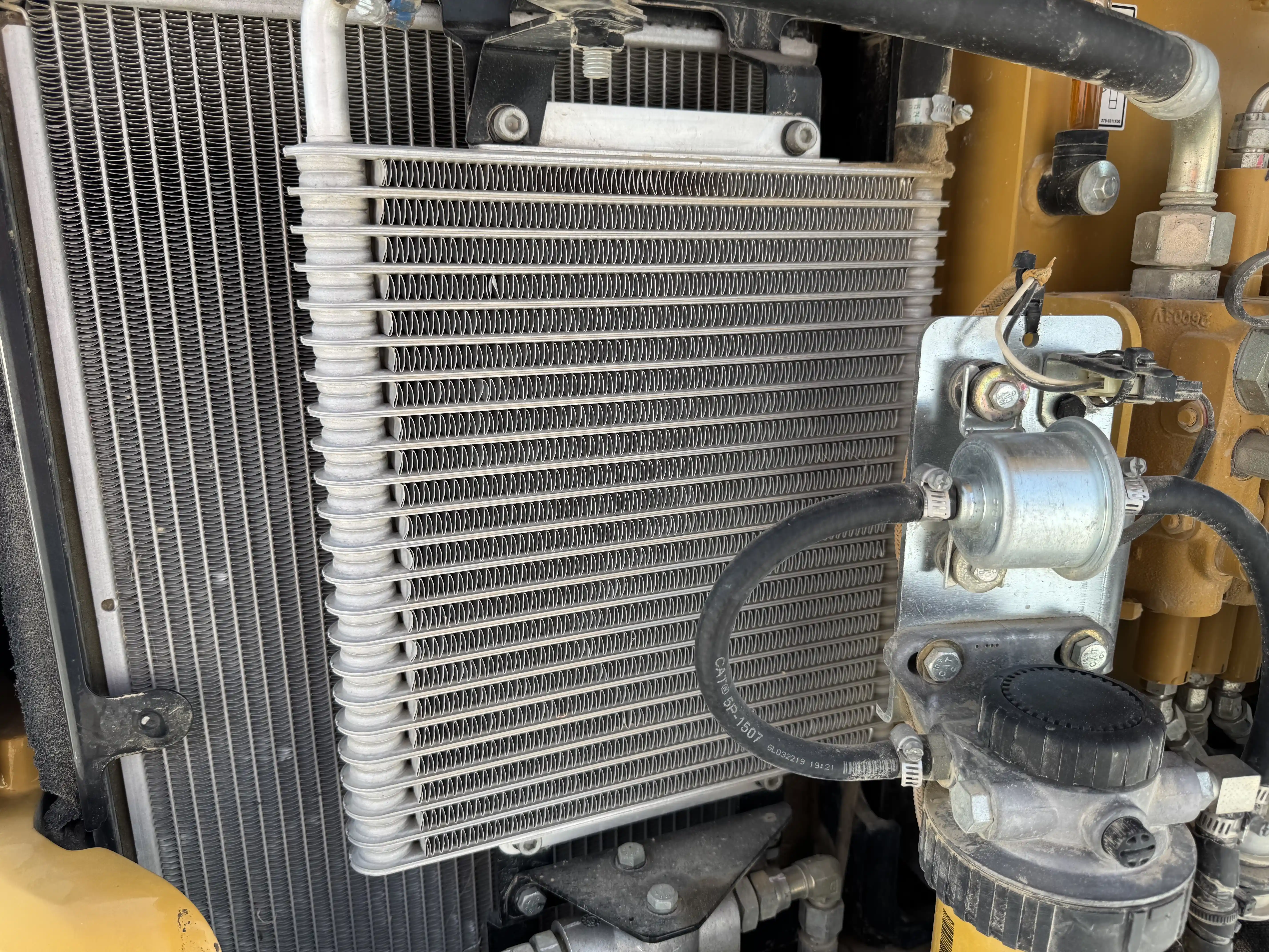 MNX-001-Cat-303E-Mini-excavators-inspection-Engine-Radiator,-oil-cooler-and-air-cooler-1