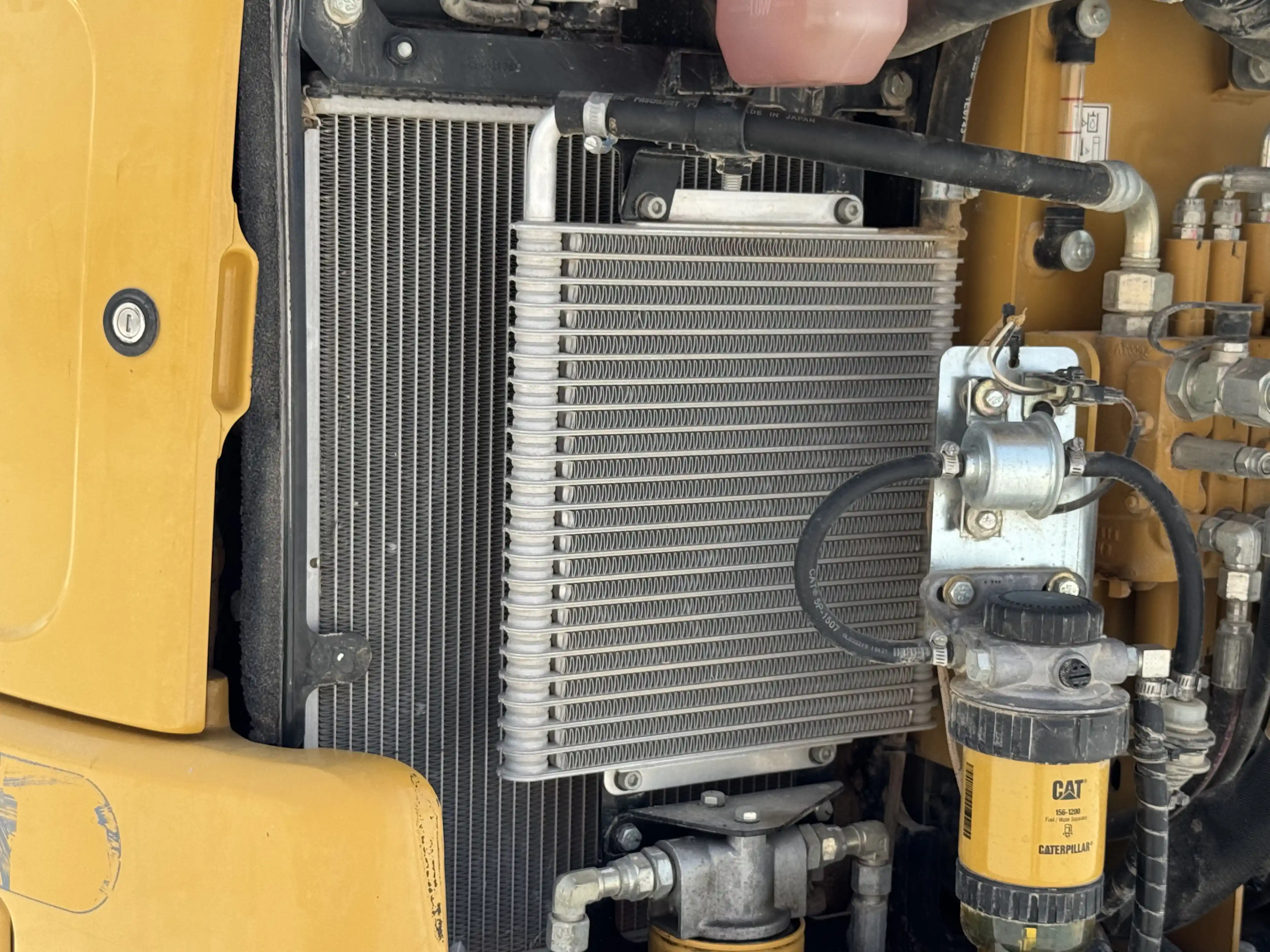 MNX-001-Cat-303E-Mini-excavators-inspection-Engine-Radiator,-oil-cooler-and-air-cooler-1