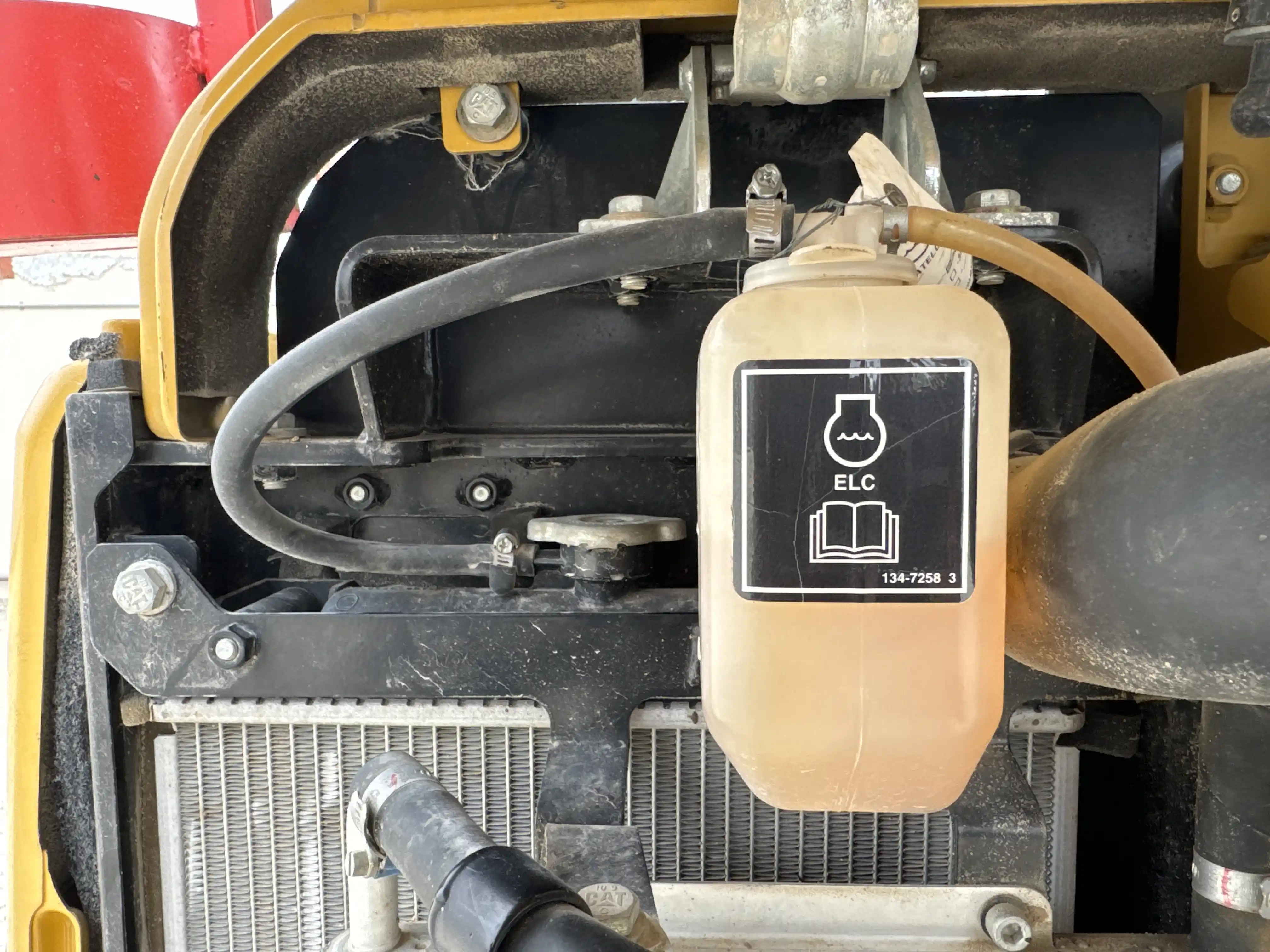 MNX-002-Cat-303E-Mini-excavators-inspection-Engine-Radiator,-oil-cooler-and-air-cooler-1