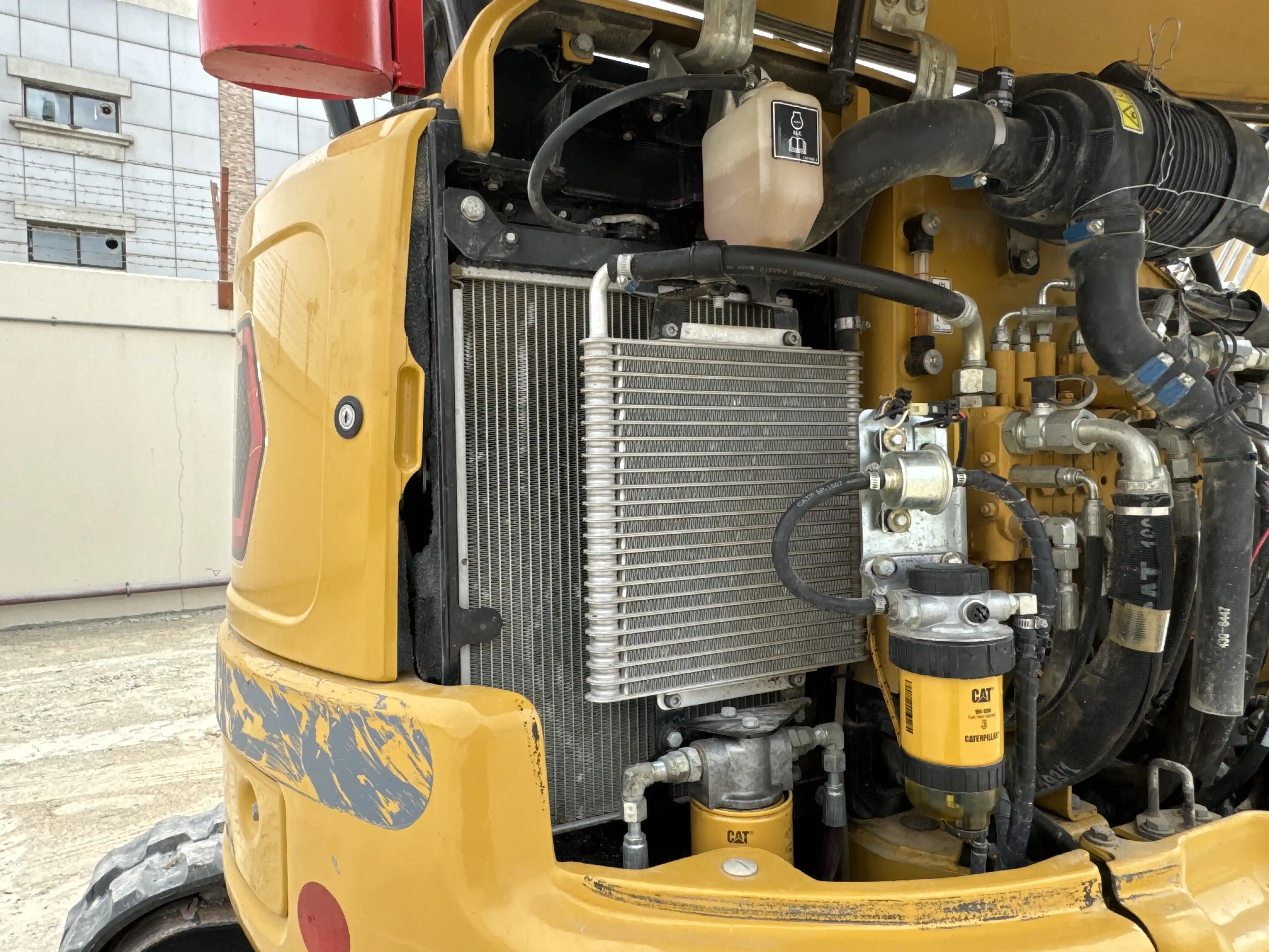 MNX-002-Cat-303E-Mini-excavators-inspection-Engine-Radiator,-oil-cooler-and-air-cooler-1