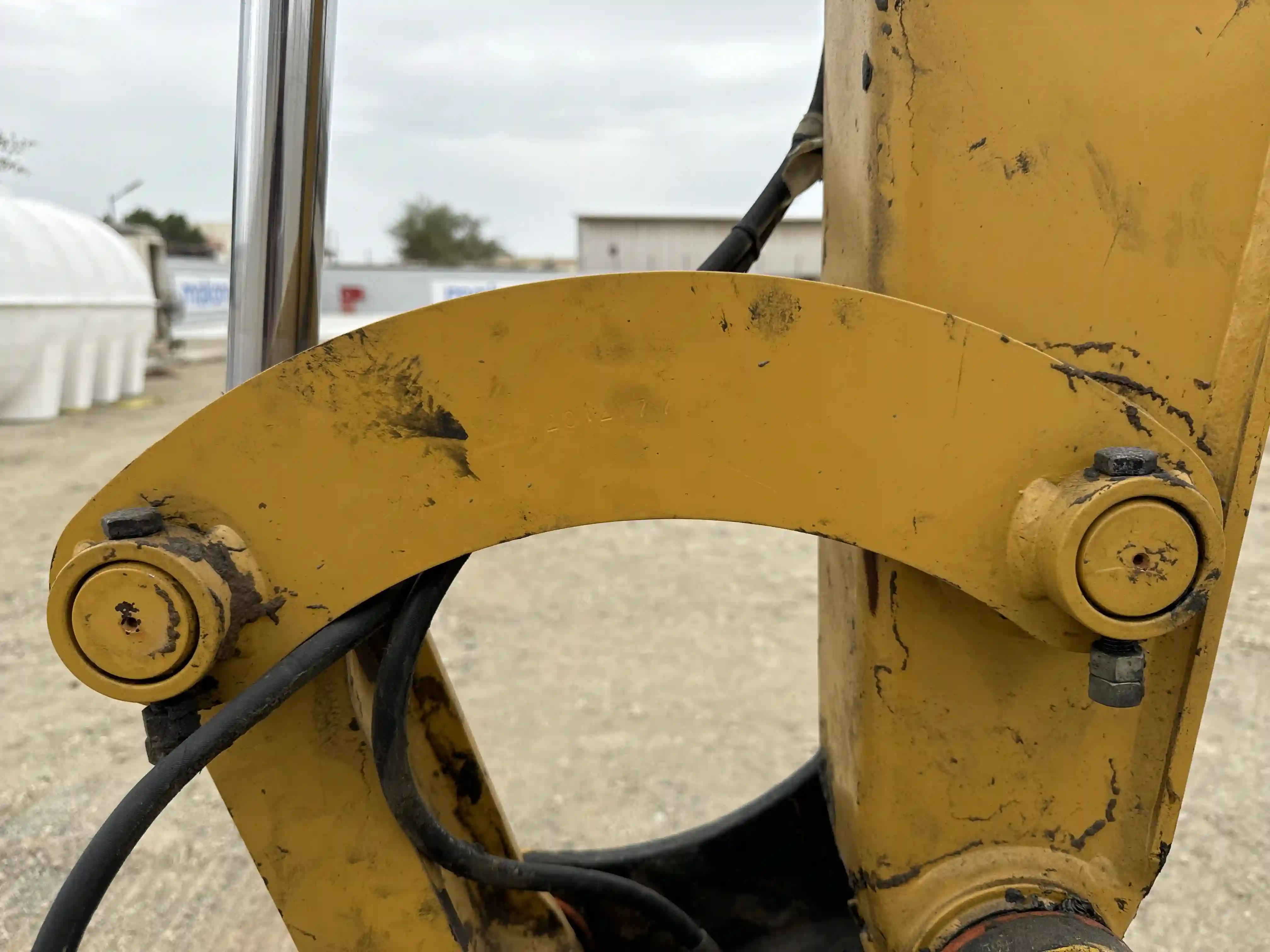 MNX-003-Cat-305.5E2-Mini-excavators-inspection-Chassis-Dog-bone-arms-1