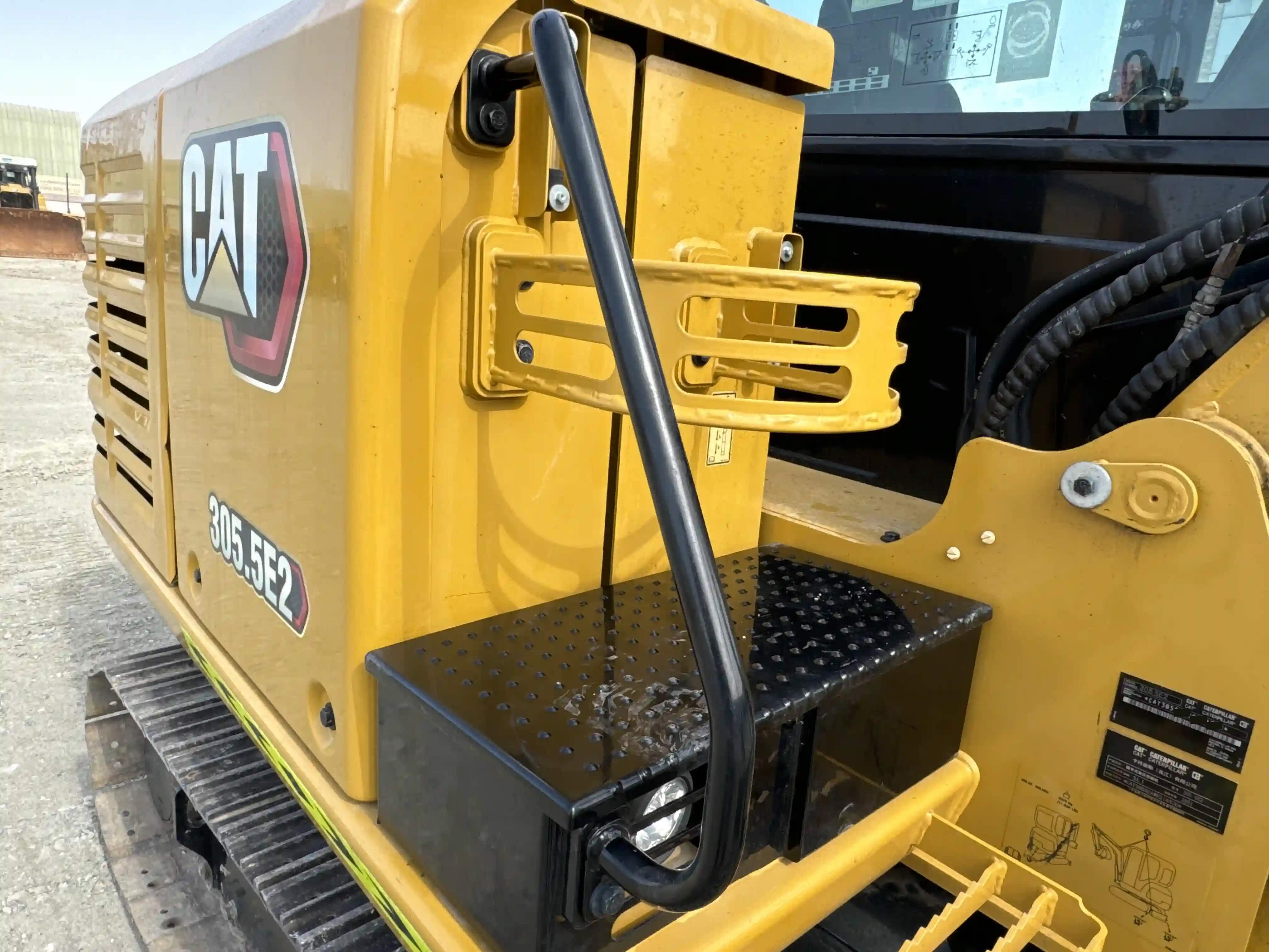 MNX-003-Cat-305.5E2-Mini-excavators-inspection-Structure-Handrails-1