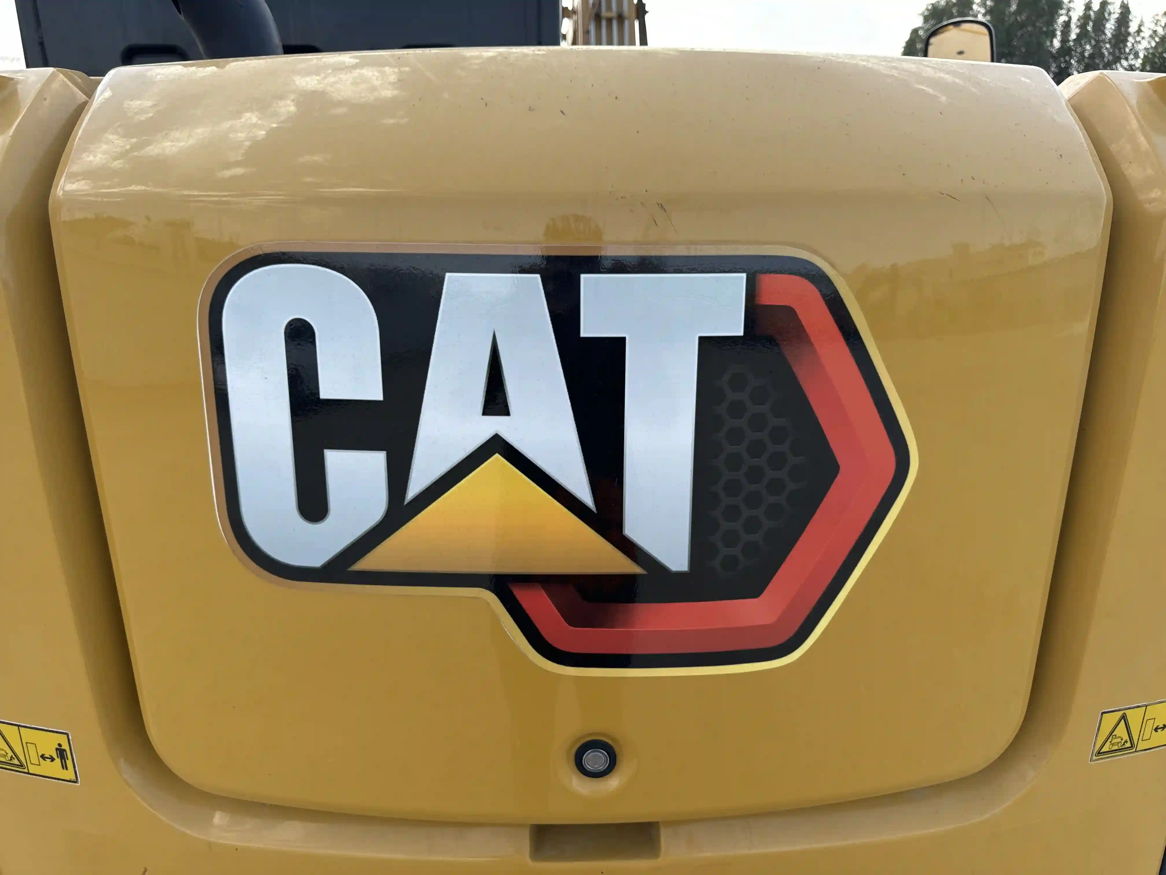 MNX-003-Cat-305.5E2-Mini-excavators-inspection-Structure-Sheet-metal-(fiberglass)-1