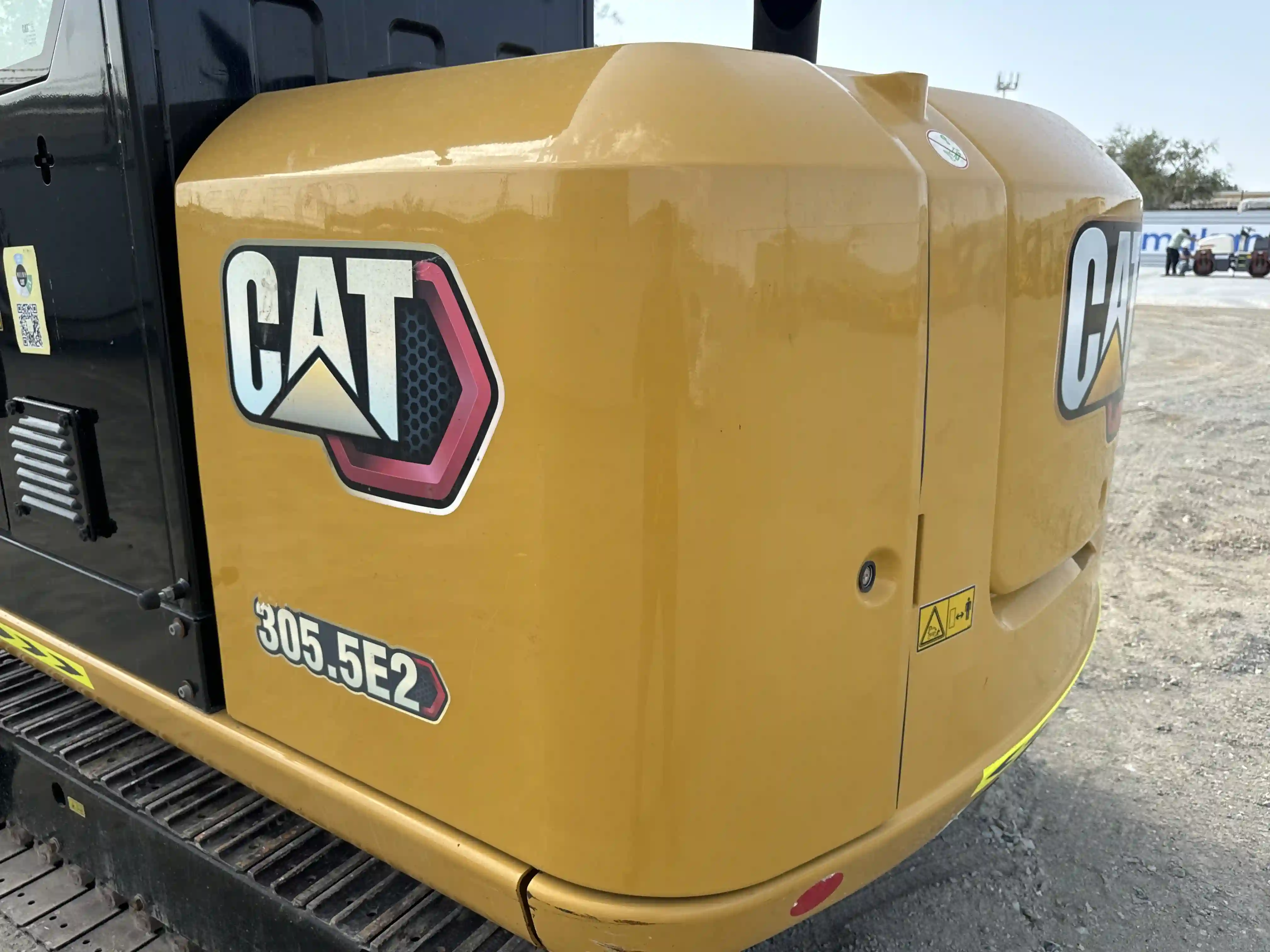 MNX-003-Cat-305.5E2-Mini-excavators-inspection-Structure-Sheet-metal-(fiberglass)-1