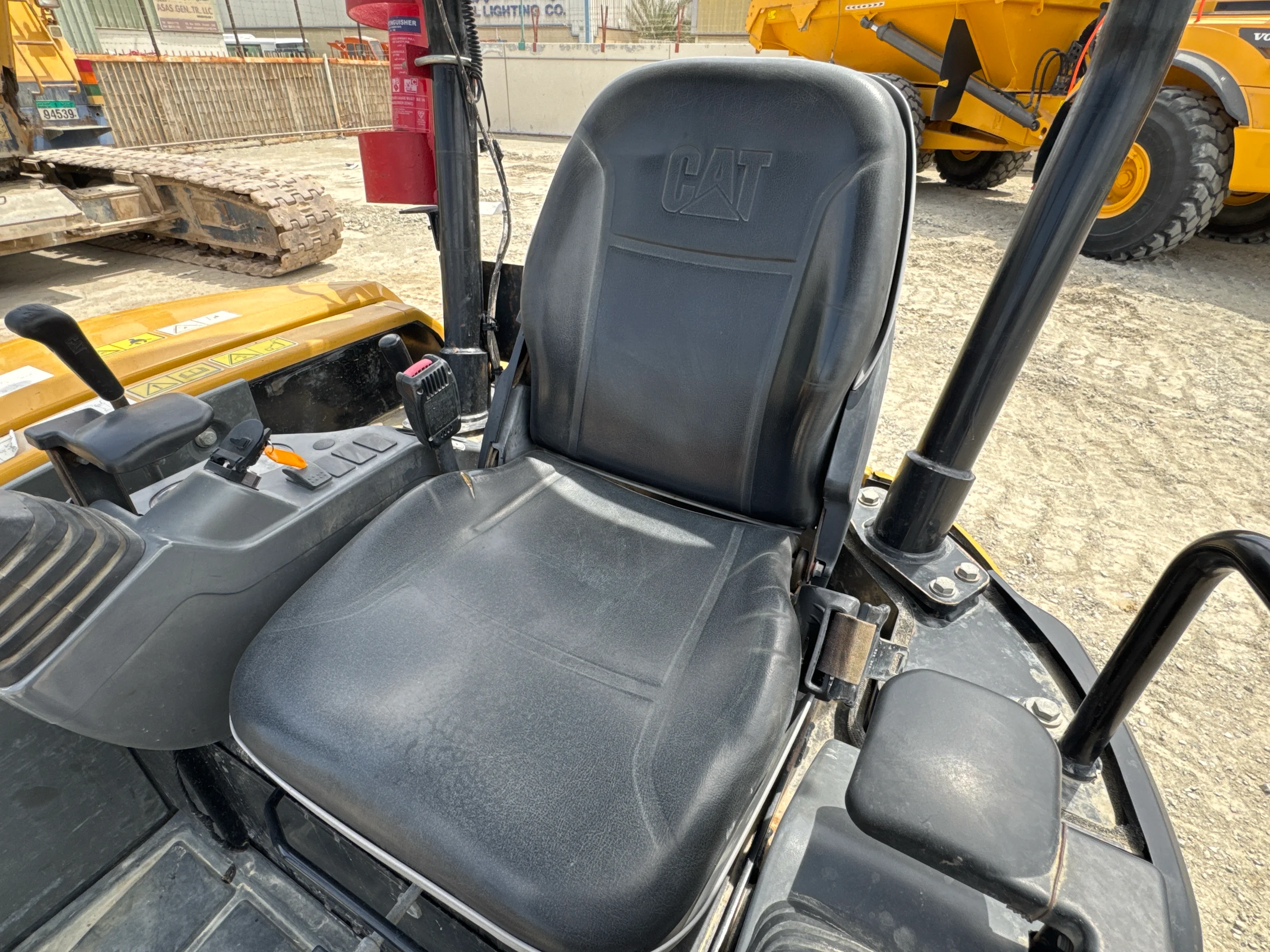 MNX-004-Cat-303E-Mini-excavators-inspection-Cabin-Seats/armrests-1