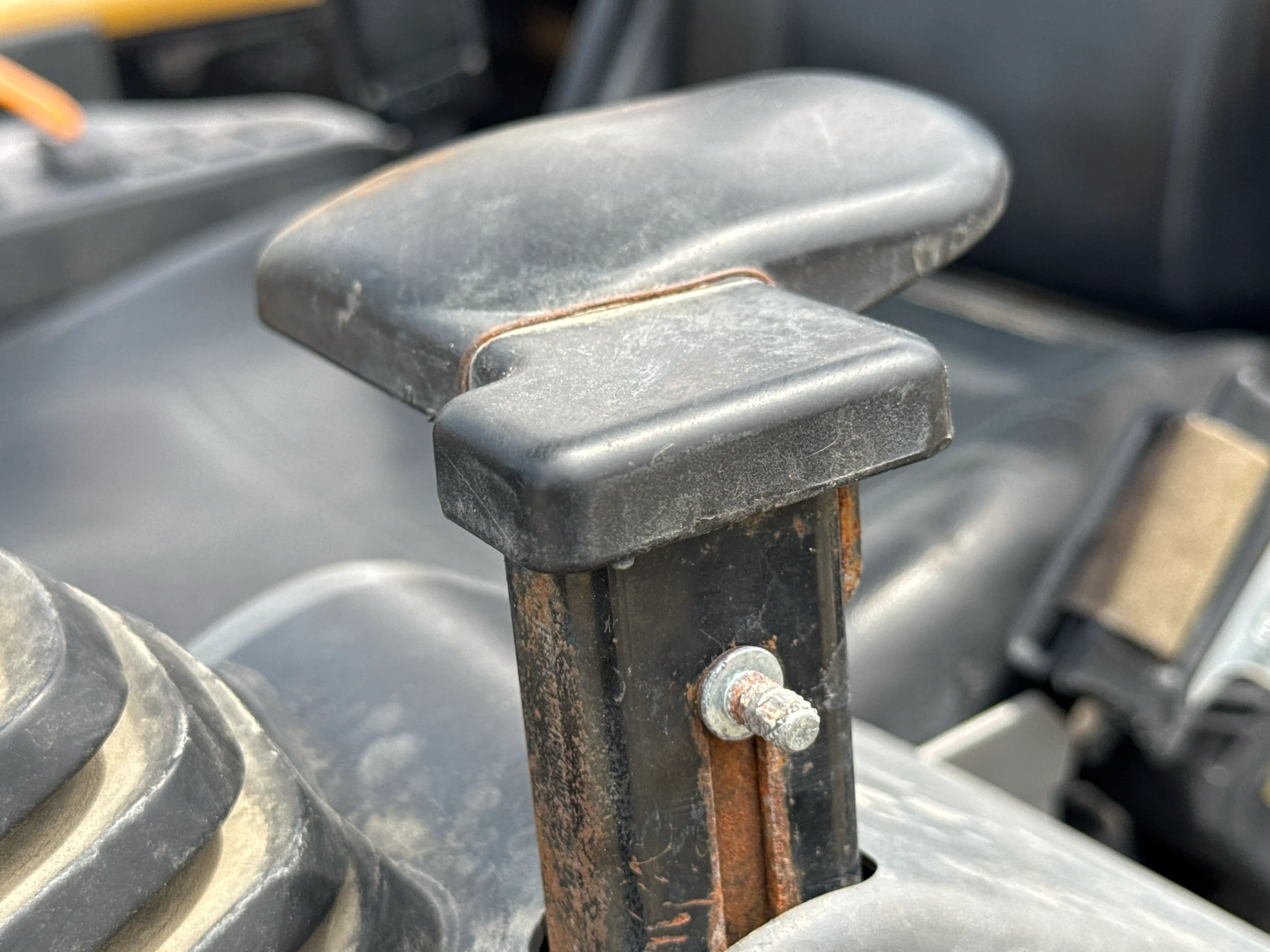 MNX-004-Cat-303E-Mini-excavators-inspection-Cabin-Seats/armrests-1