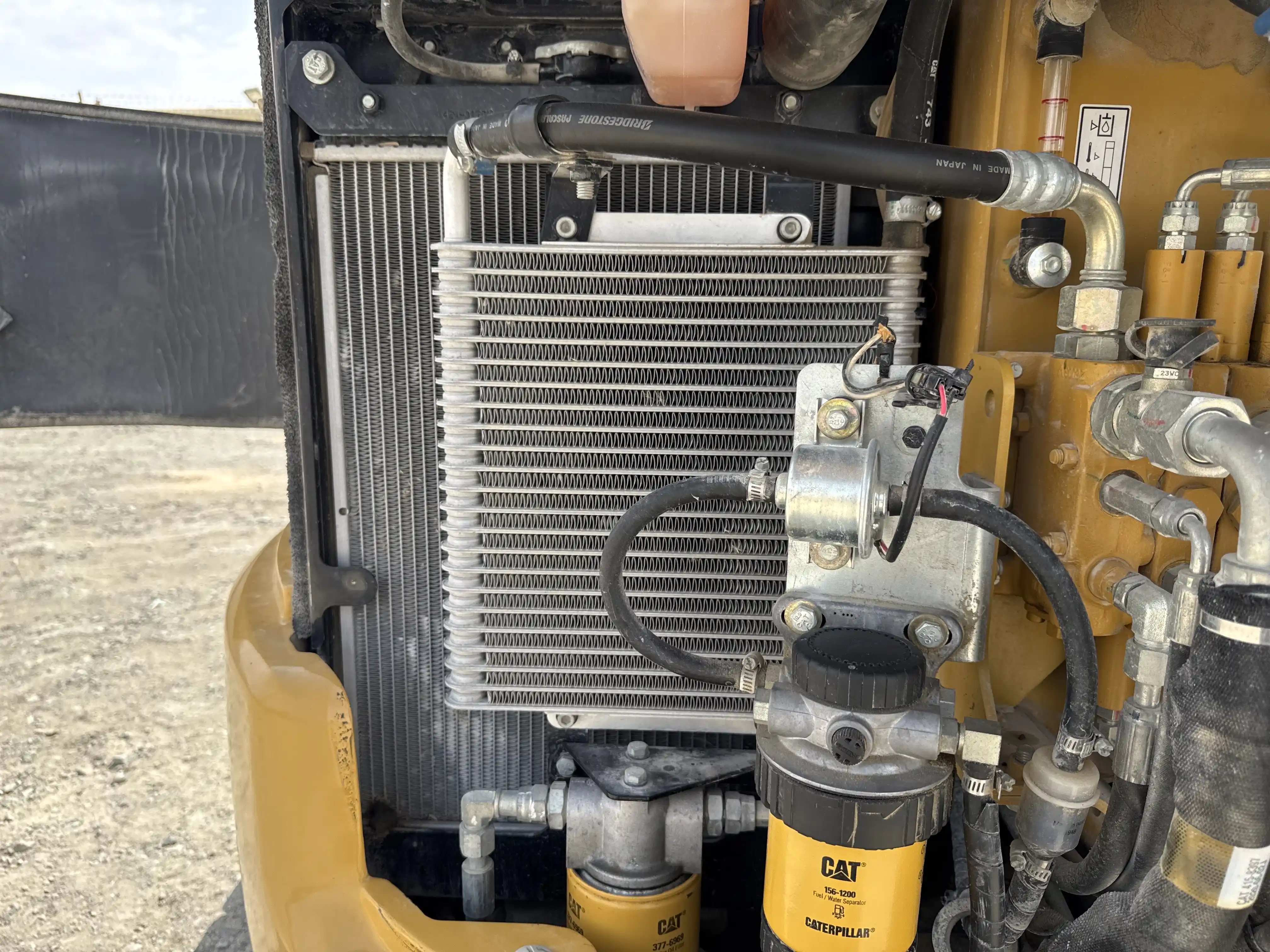 MNX-004-Cat-303E-Mini-excavators-inspection-Engine-Radiator,-oil-cooler-and-air-cooler-1
