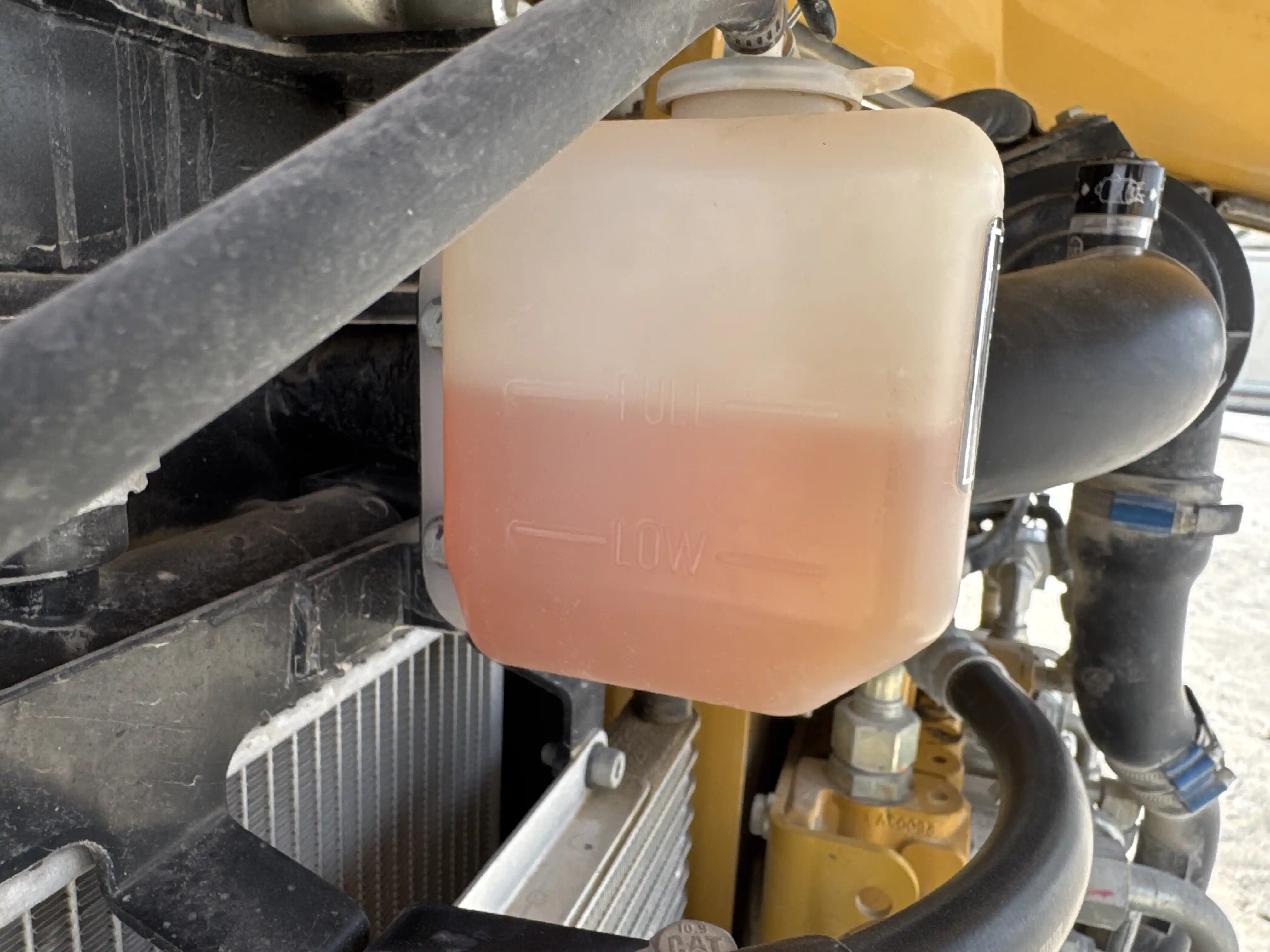 MNX-004-Cat-303E-Mini-excavators-inspection-Engine-Radiator,-oil-cooler-and-air-cooler-1