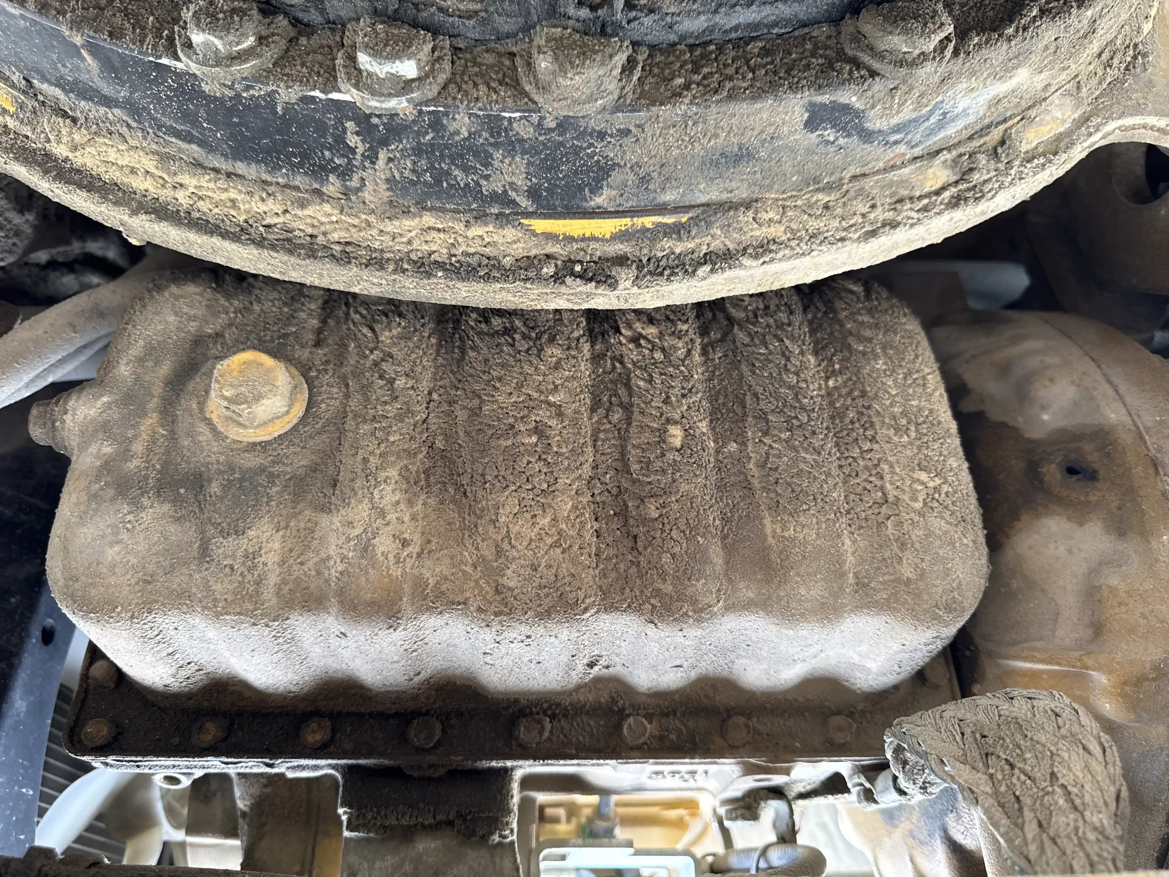 MNX-004-Cat-303E-Mini-excavators-inspection-Engine-Engine-oil-leaks-1