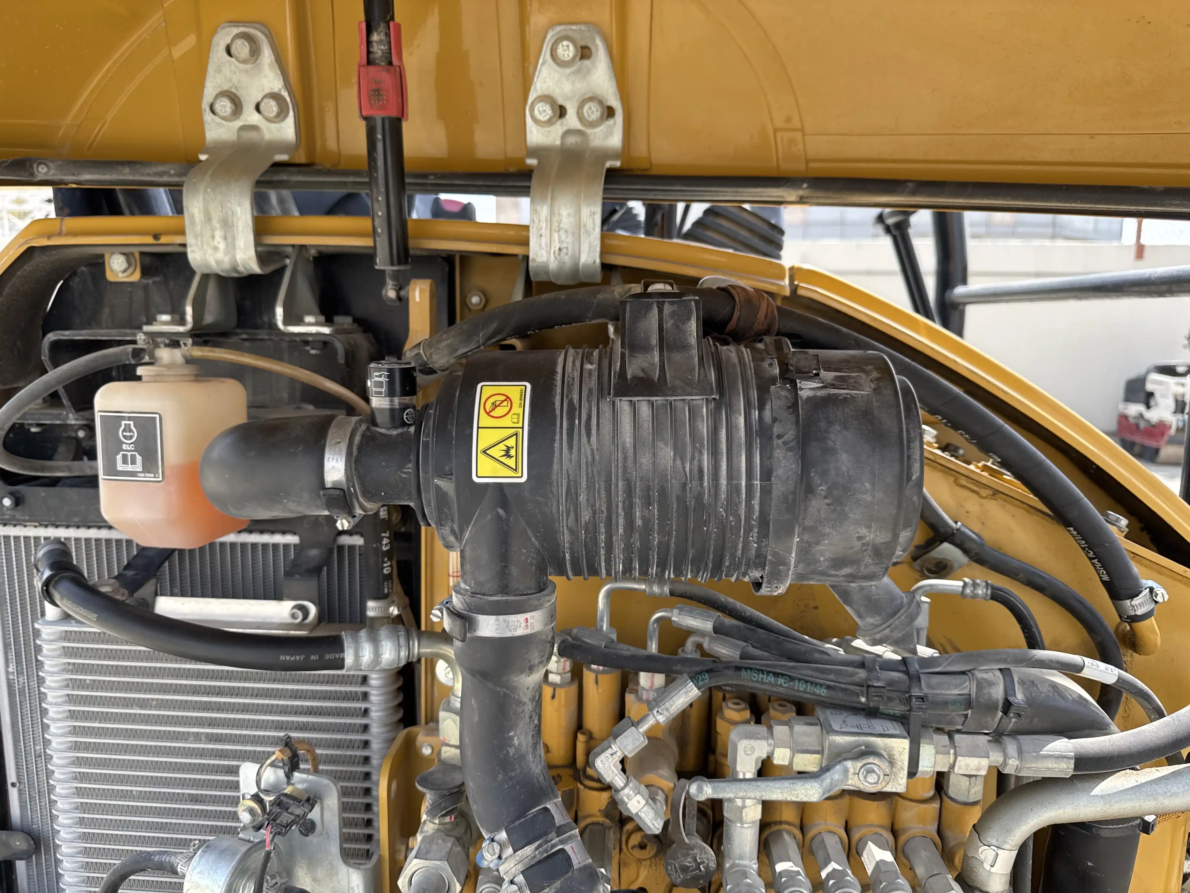 MNX-004-Cat-303E-Mini-excavators-inspection-Engine-Air-intake-system-1