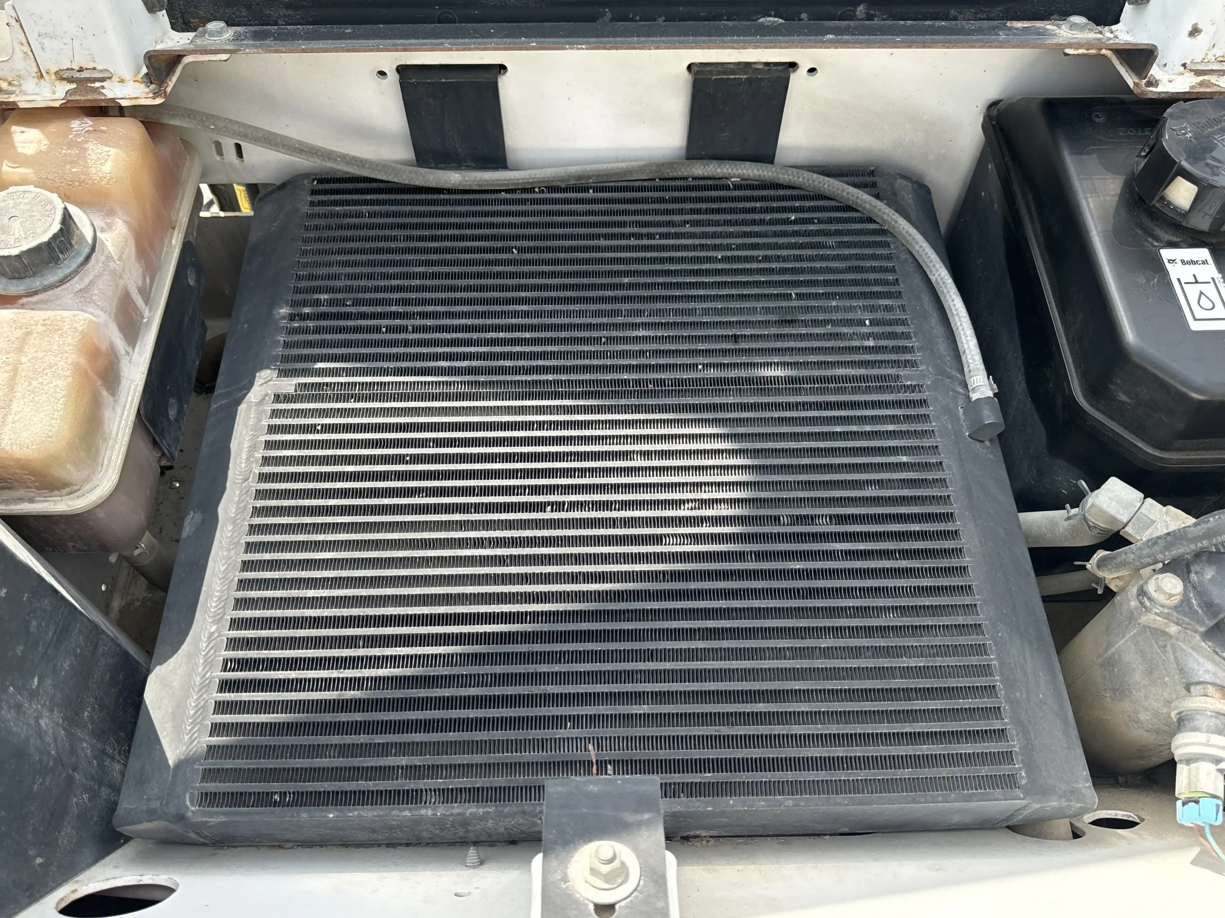 SSL-002-Bobcat-S510-Skid-steer-loaders-inspection-Engine-Radiator,-oil-cooler-and-air-cooler-3
