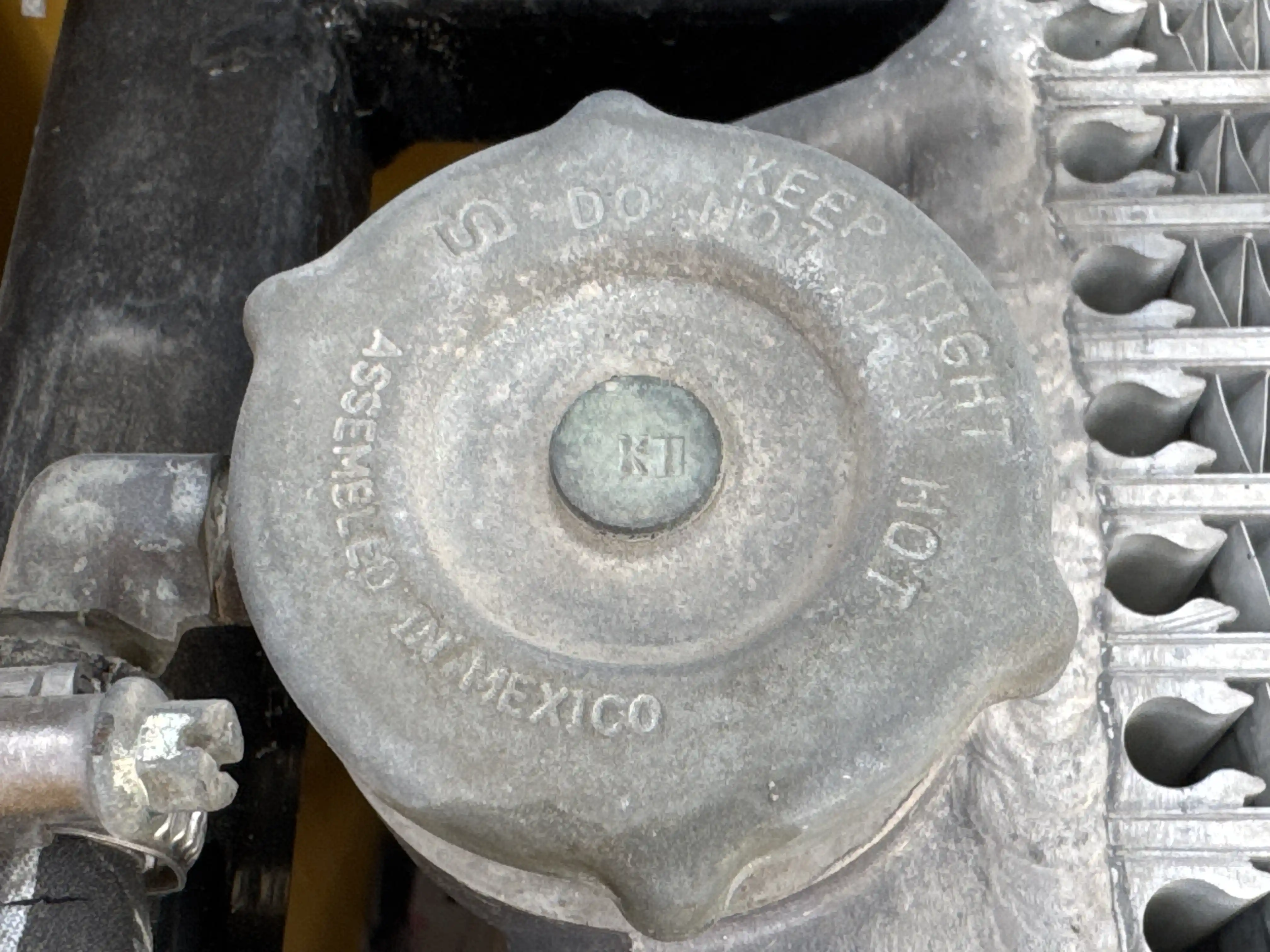 SSL-003-Cat-226B3-Skid-steer-loaders-inspection-Engine-Radiator,-oil-cooler-and-air-cooler-1