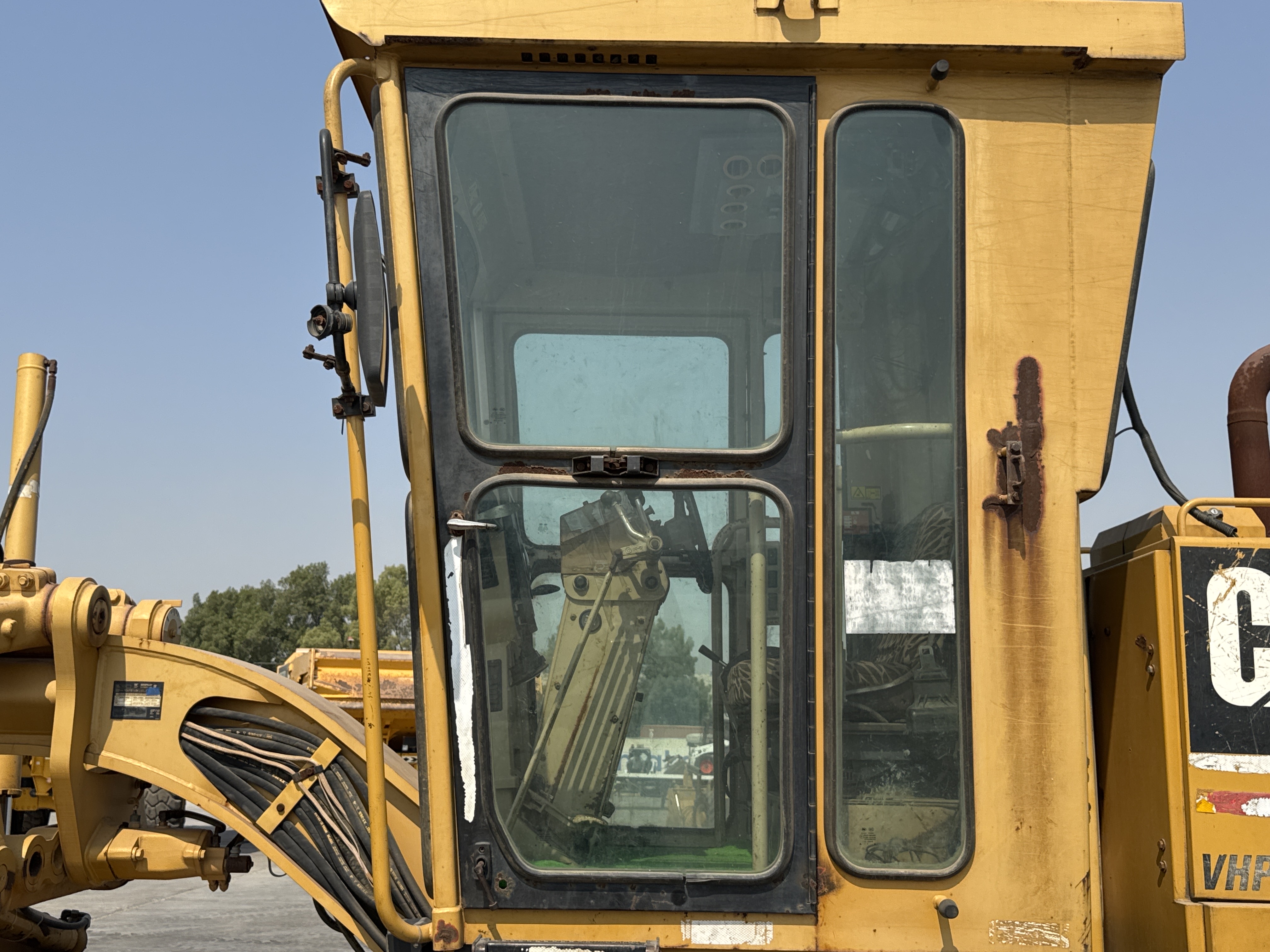 MGG-001-Cat-140K-Motor-graders-inspection-Structure-Doors-2