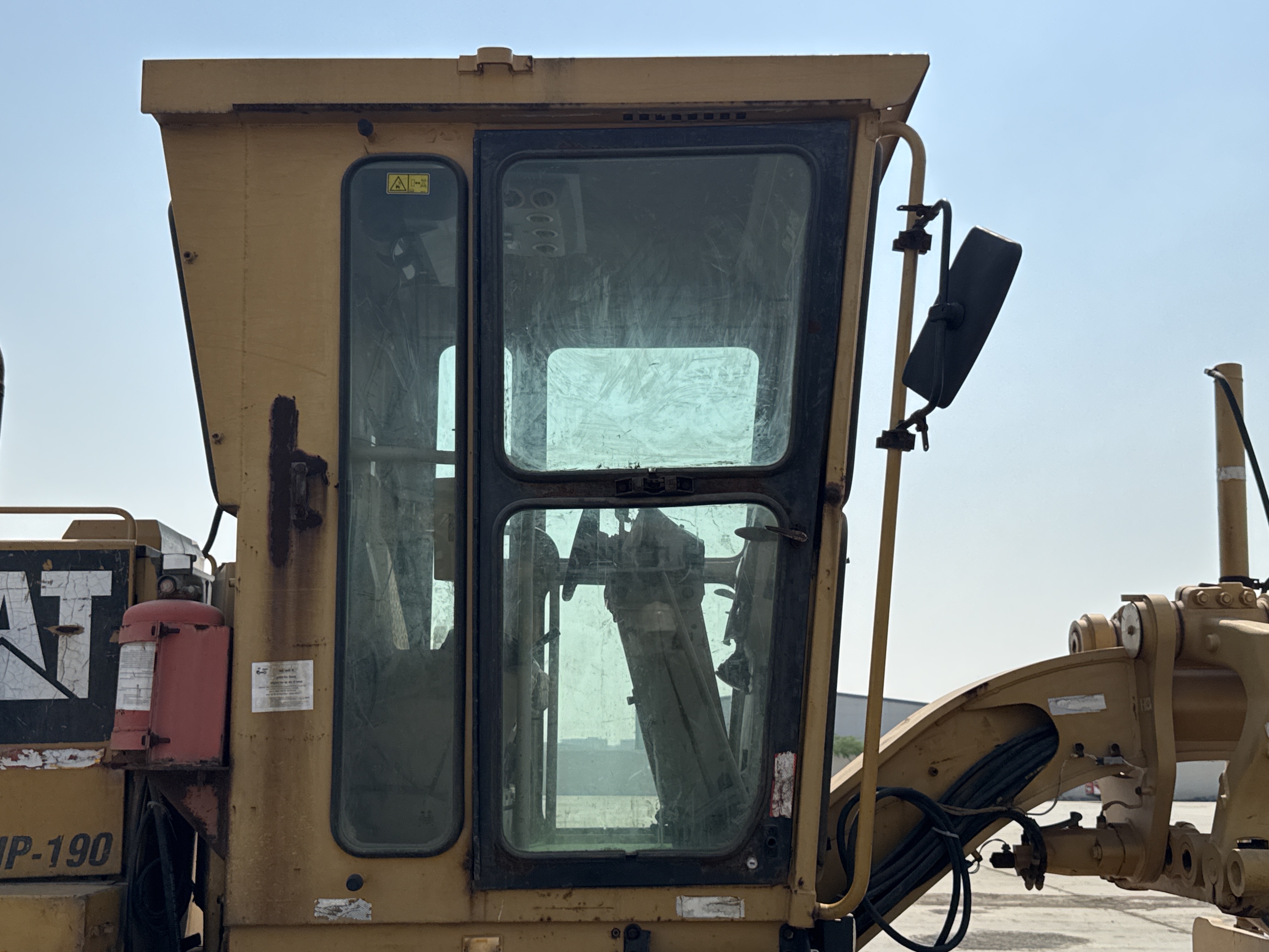 MGG-001-Cat-140K-Motor-graders-inspection-Structure-Doors-2