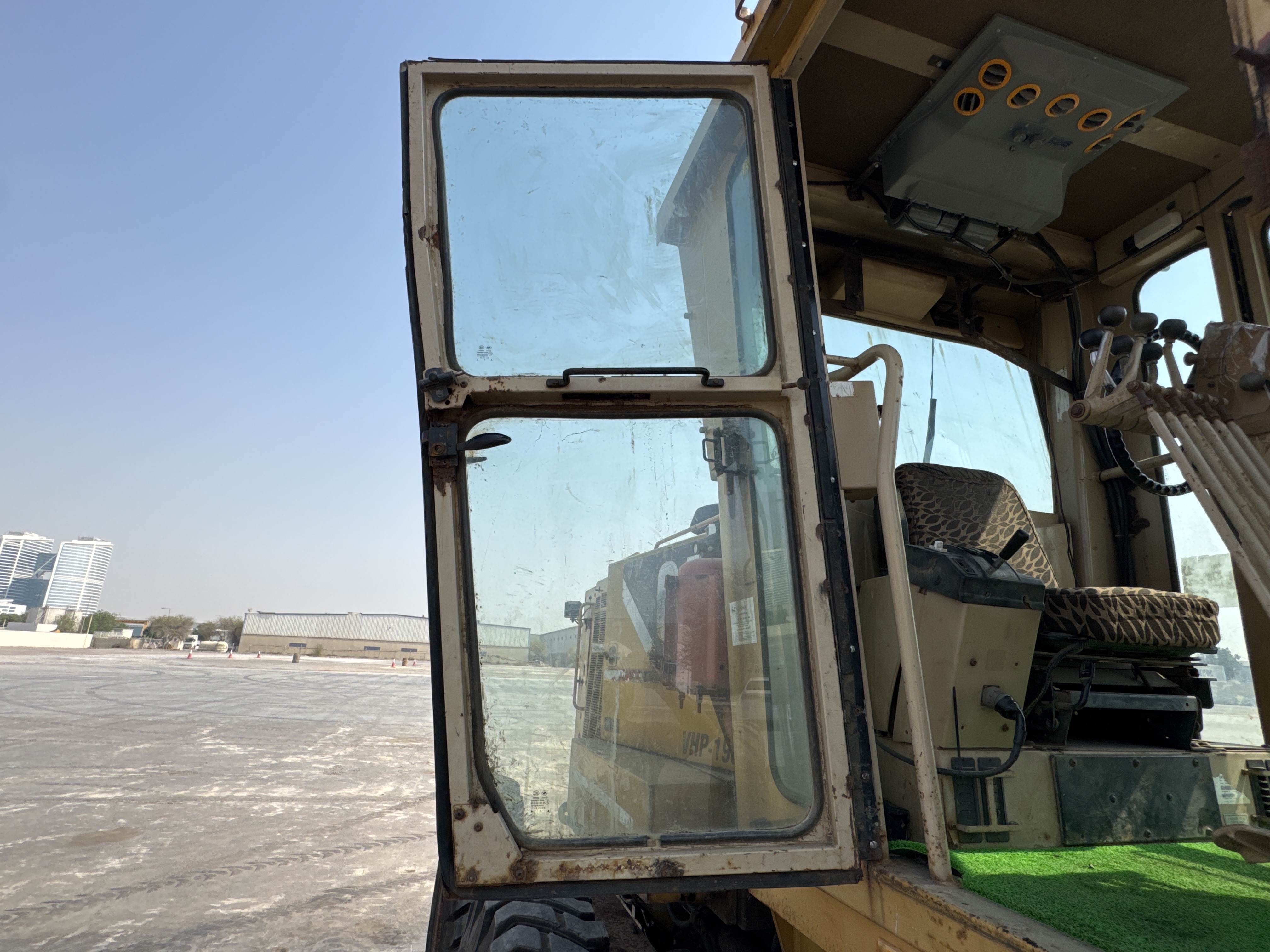 MGG-001-Cat-140K-Motor-graders-inspection-Structure-Doors-2