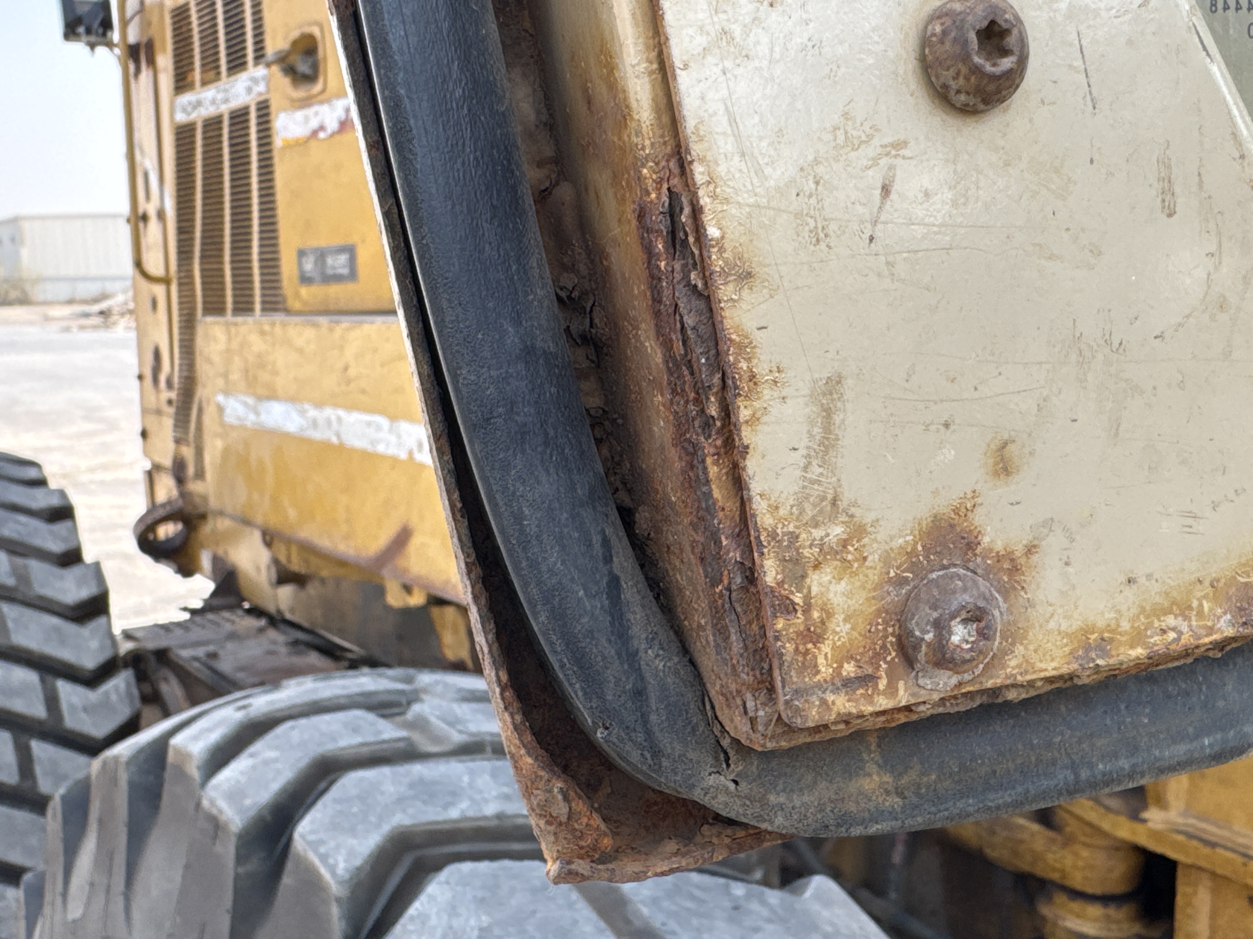 MGG-001-Cat-140K-Motor-graders-inspection-Structure-Doors-2